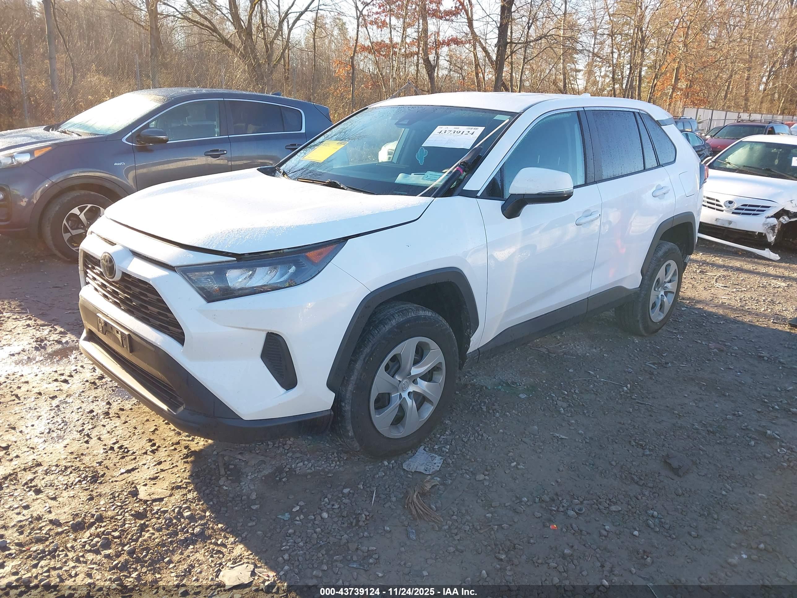 TOYOTA RAV4 image 2