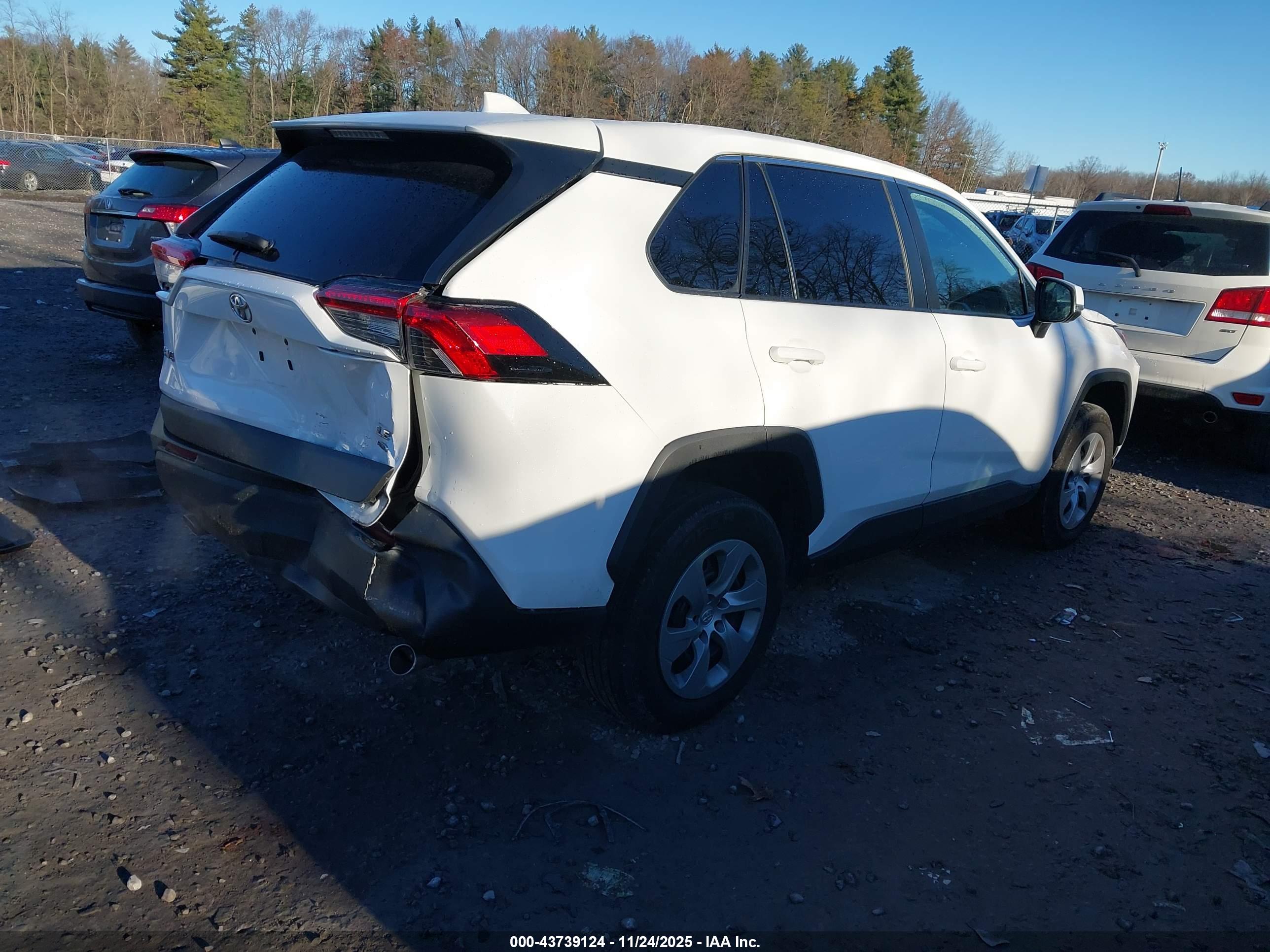 TOYOTA RAV4 image 4