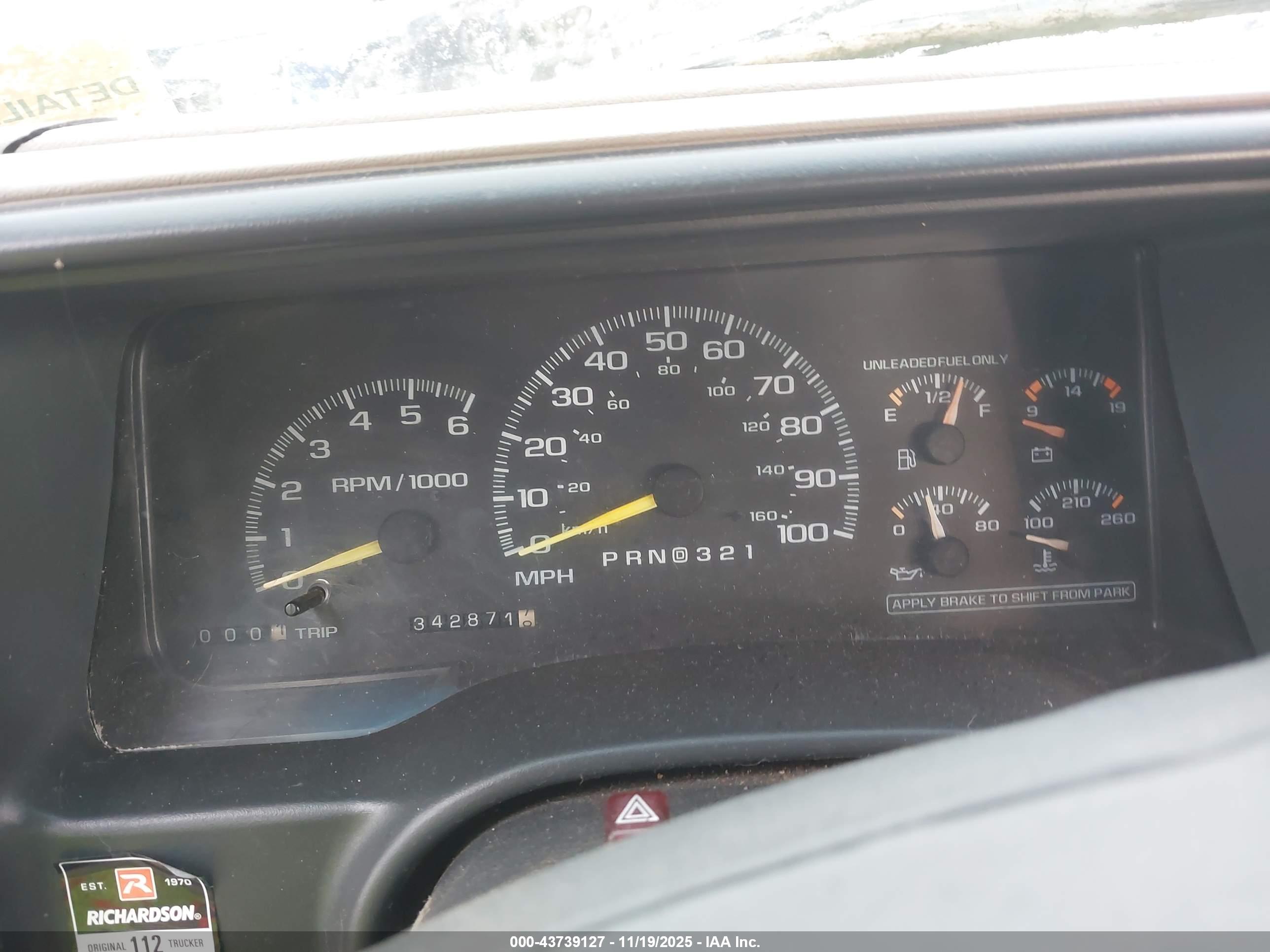 CHEVROLET SUBURBAN image 7