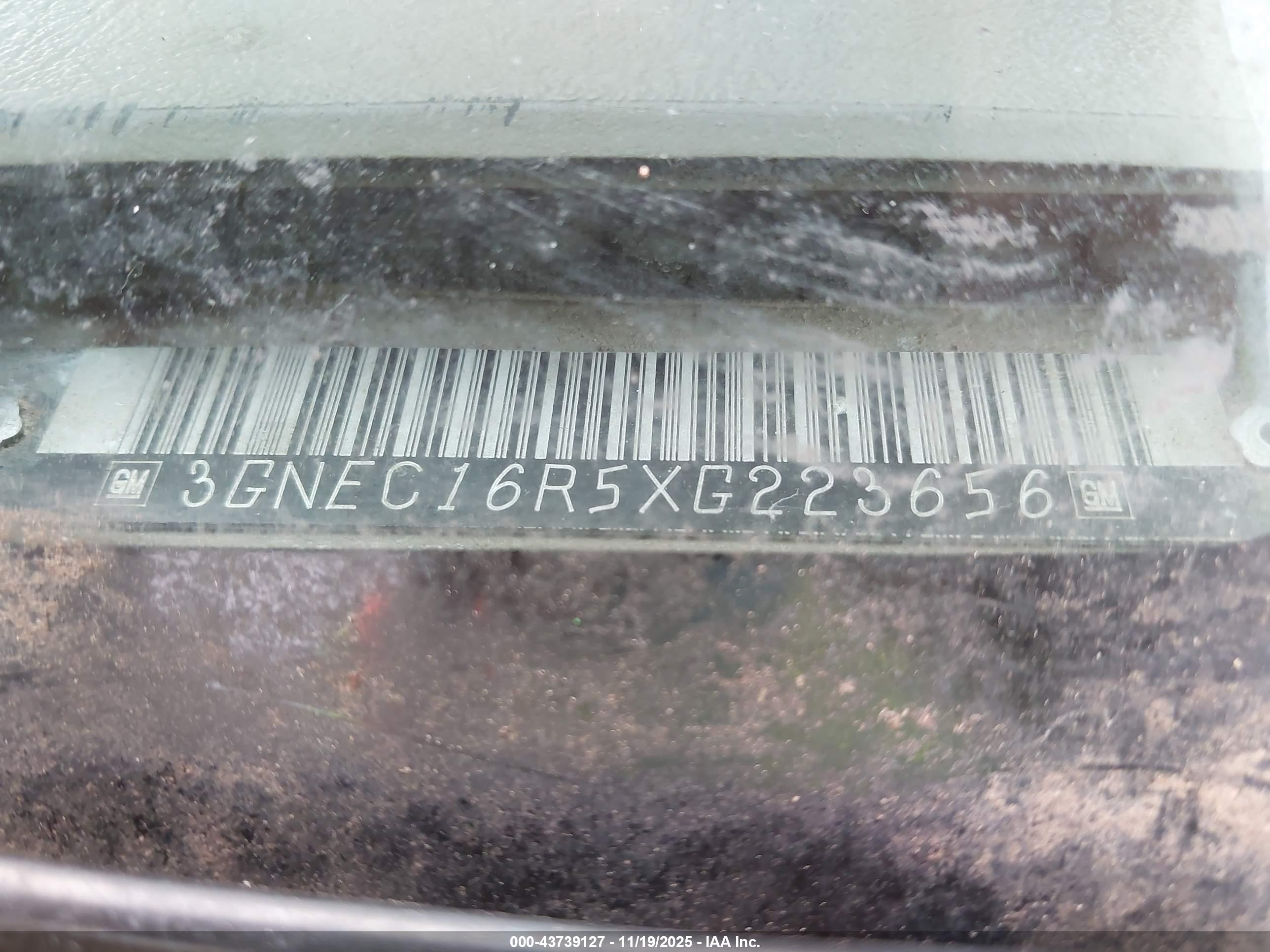 CHEVROLET SUBURBAN image 9