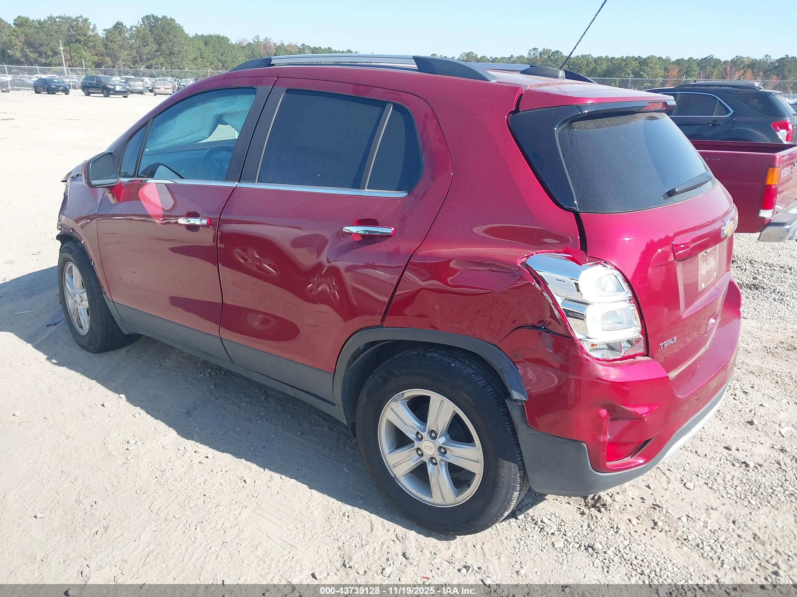 CHEVROLET TRAX image 3
