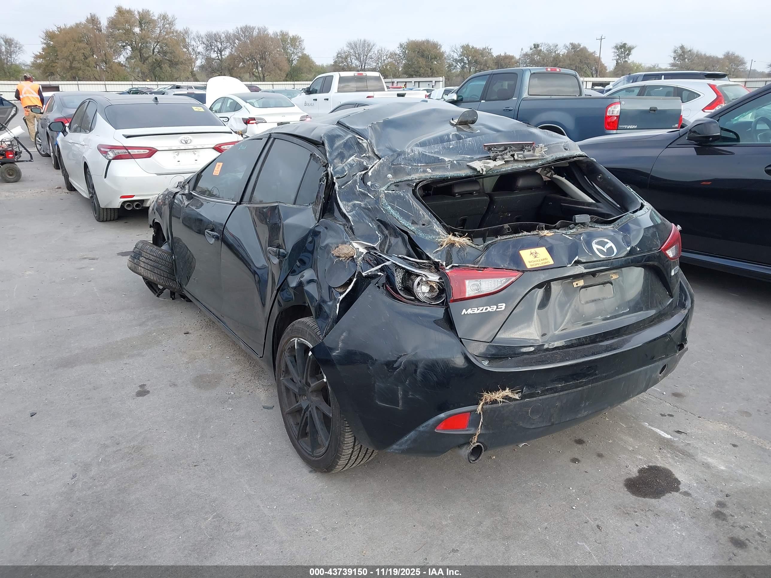 MAZDA MAZDA3 image 3