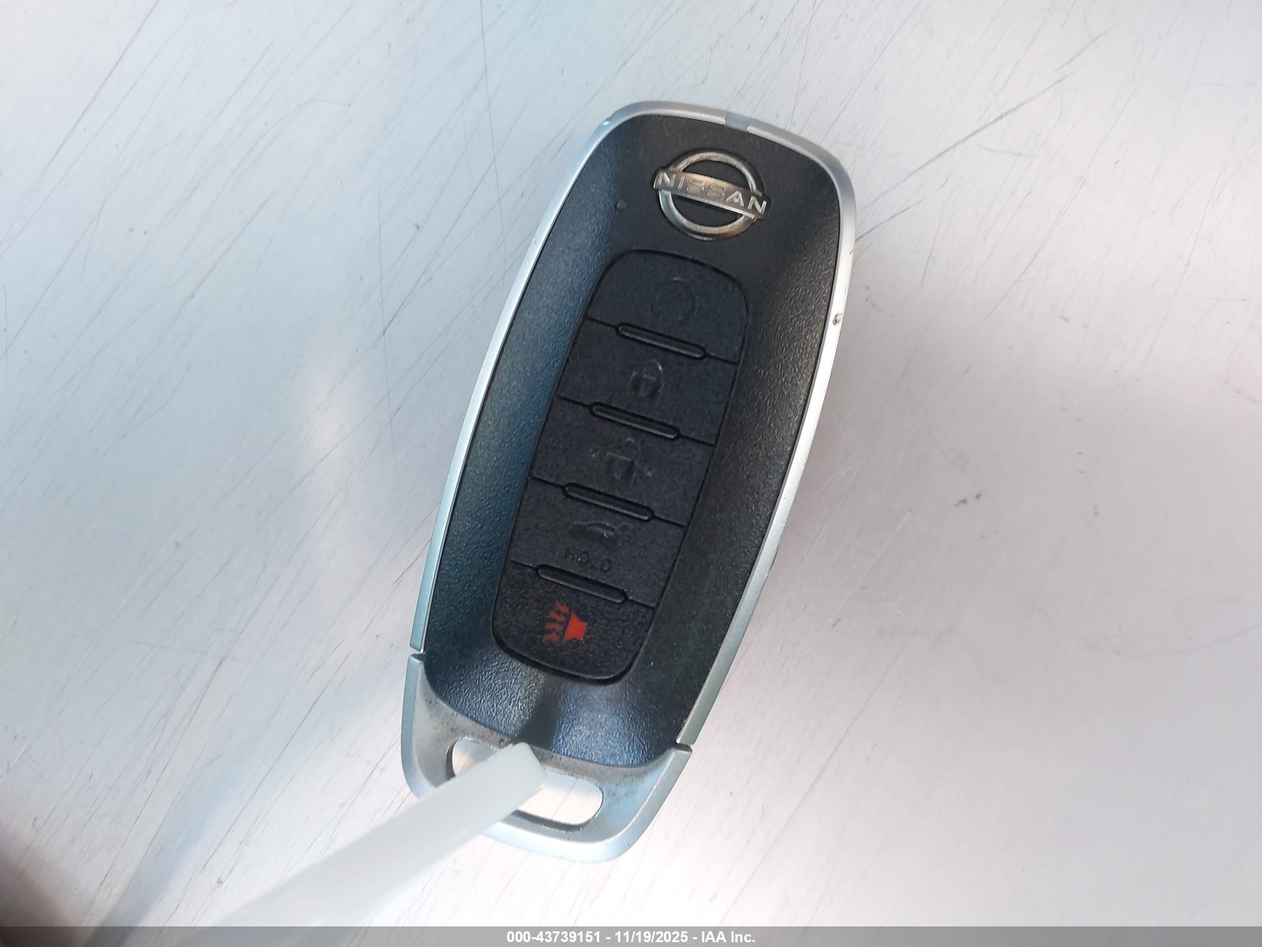 NISSAN ROGUE image 11