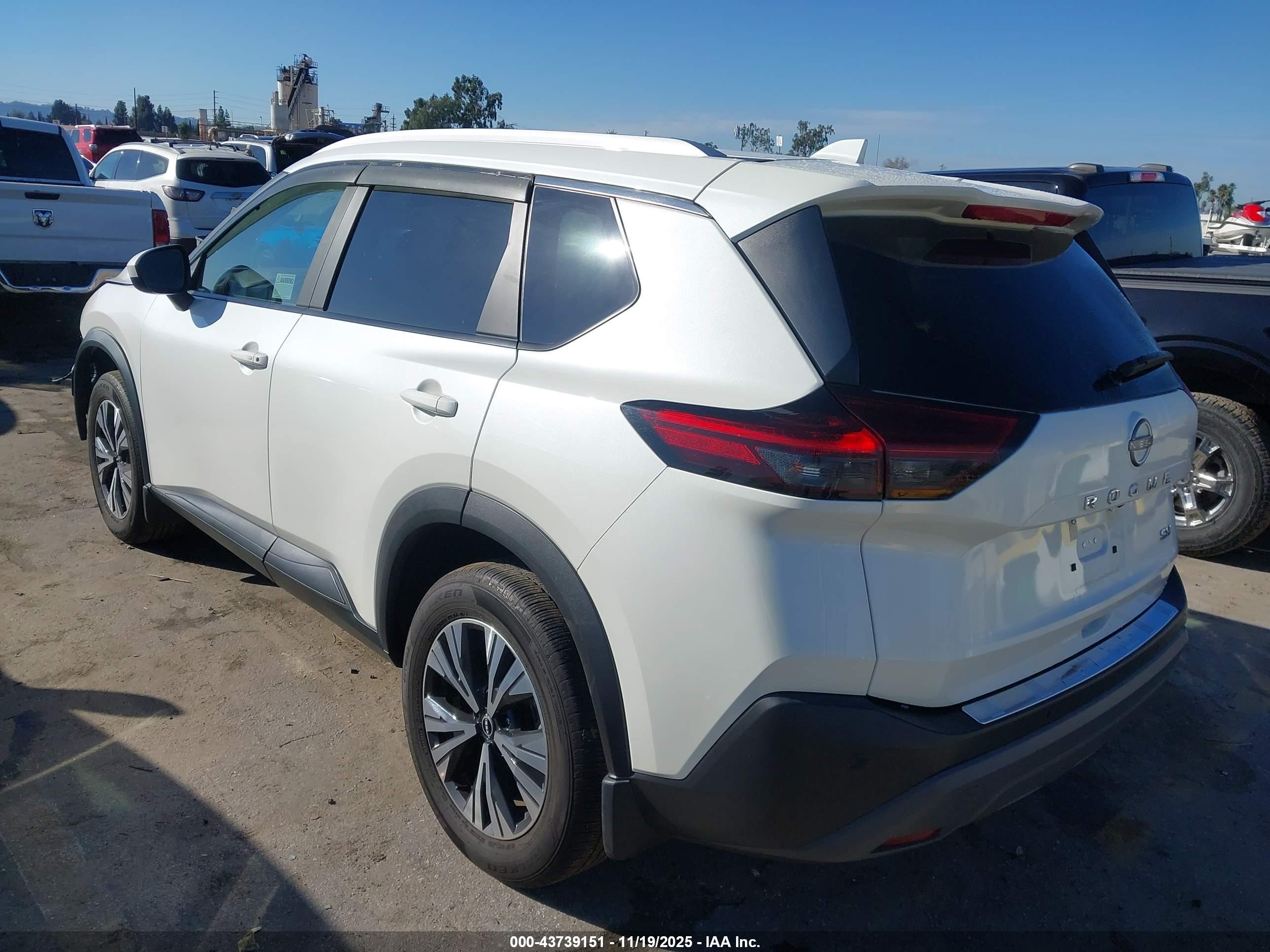 NISSAN ROGUE image 3