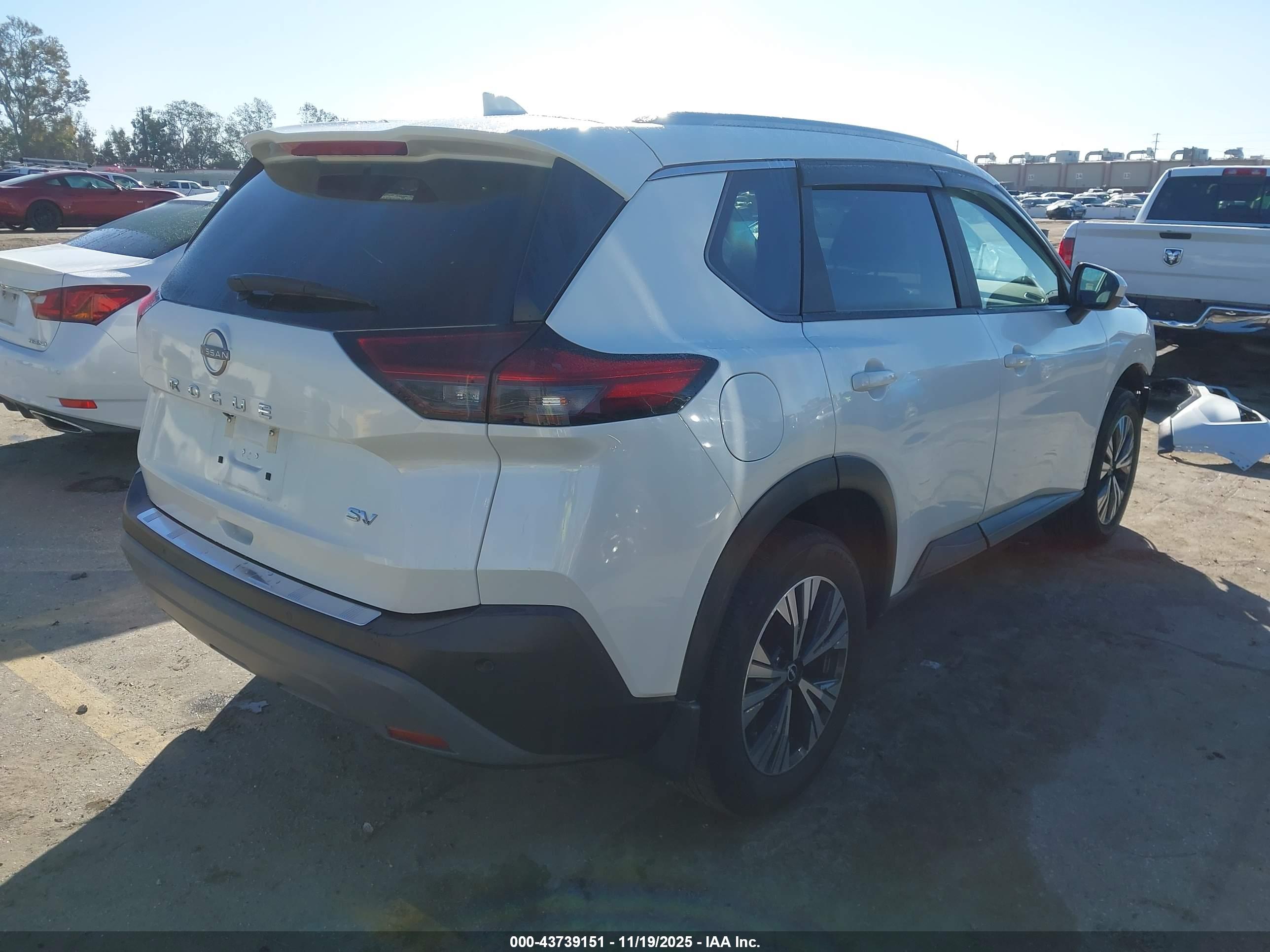 NISSAN ROGUE image 4