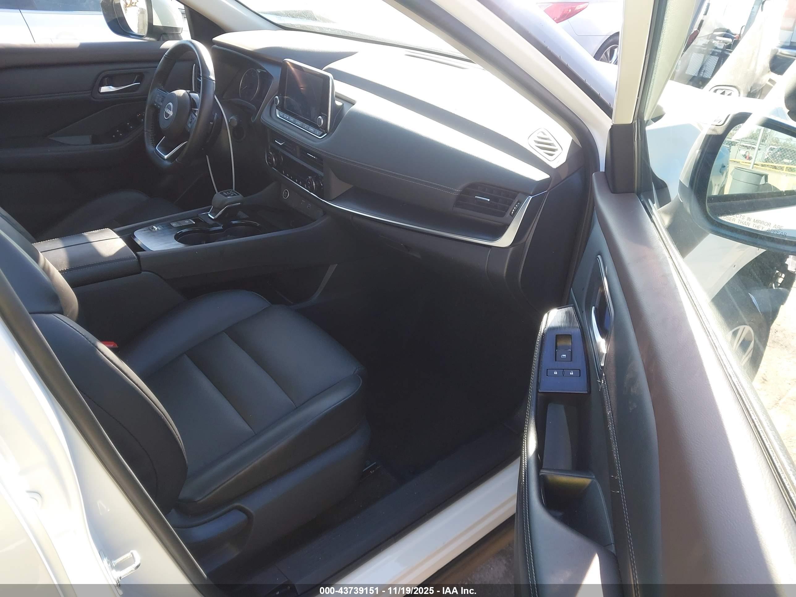 NISSAN ROGUE image 5