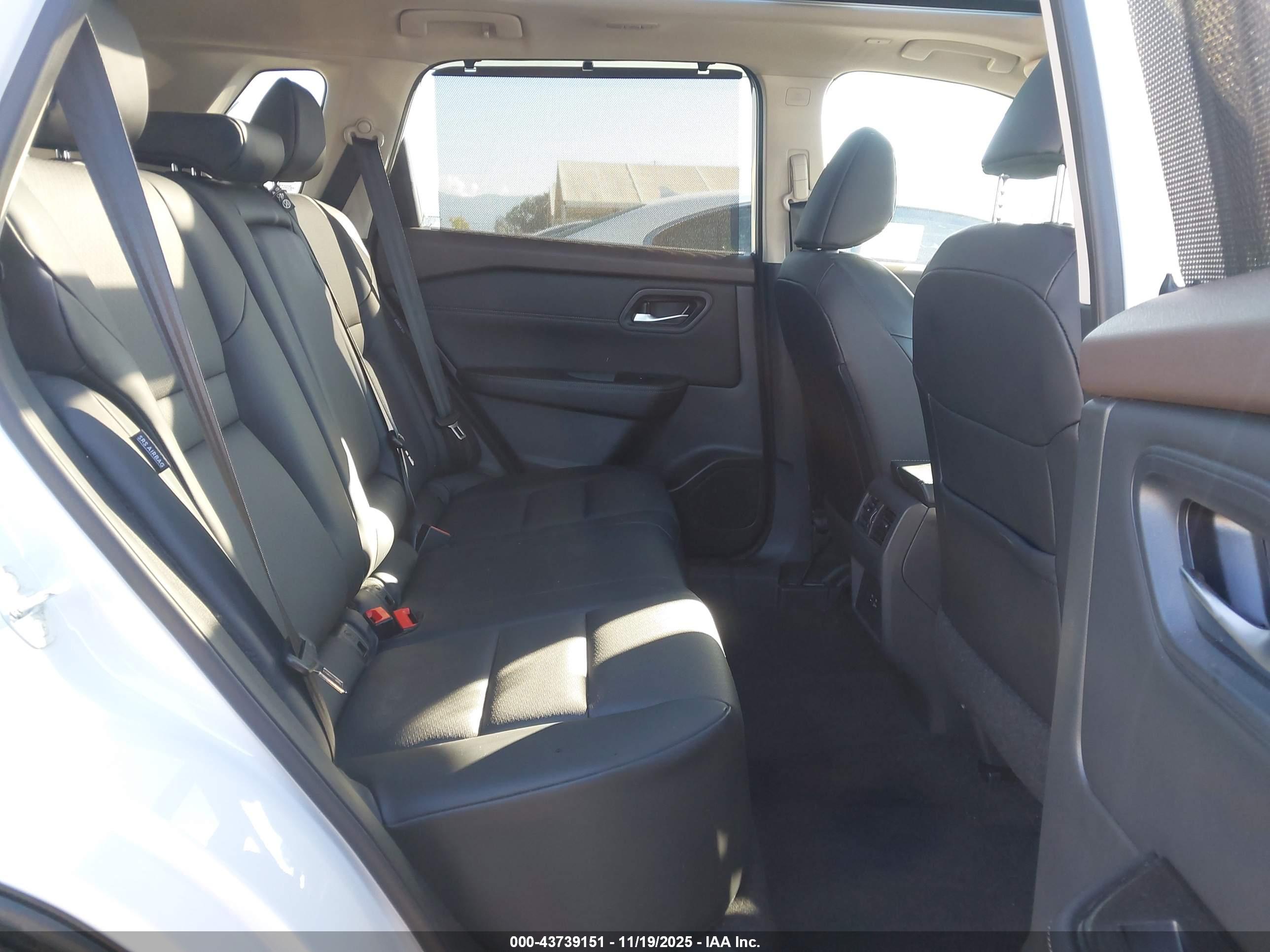NISSAN ROGUE image 8