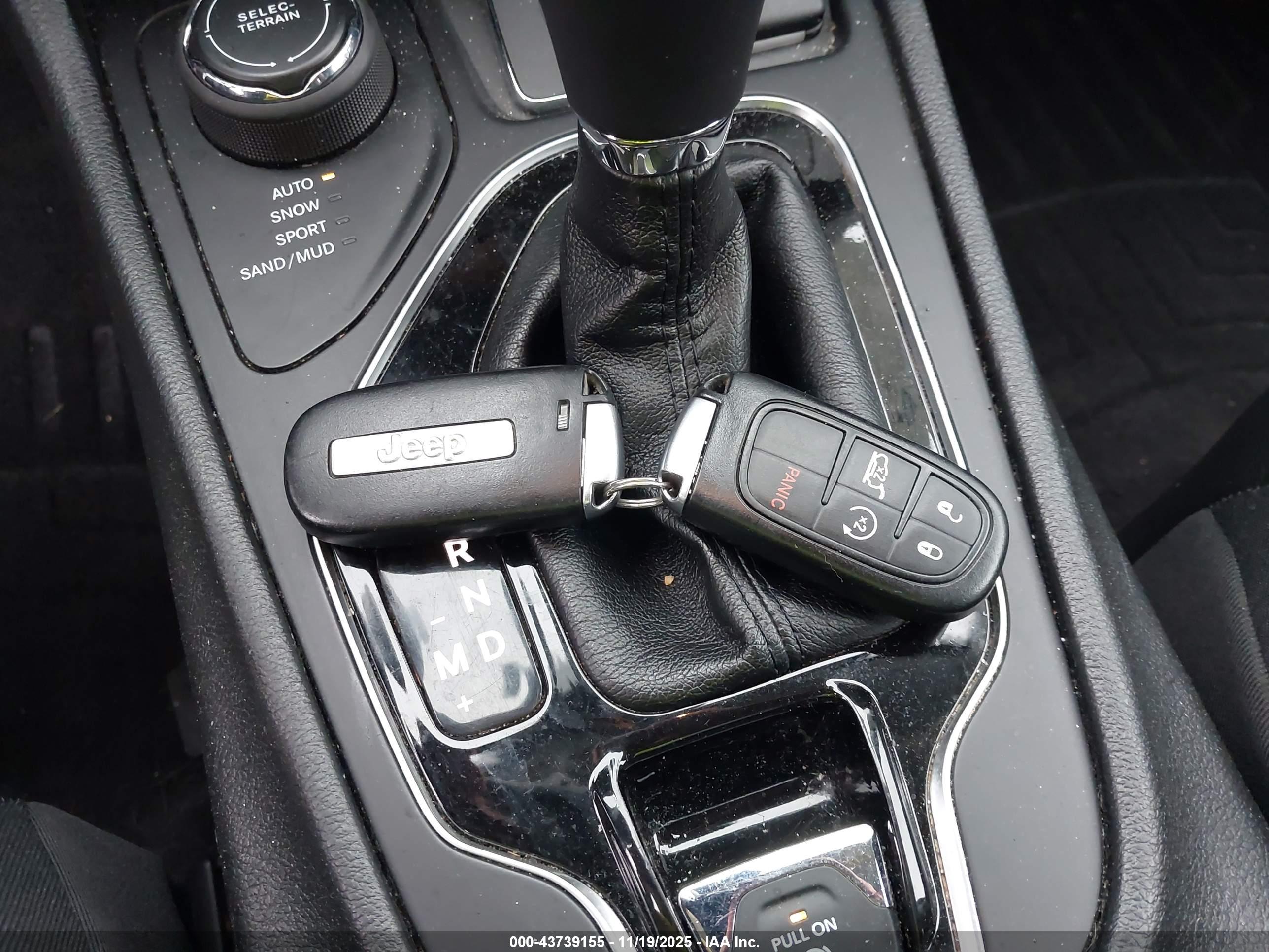 JEEP CHEROKEE image 11