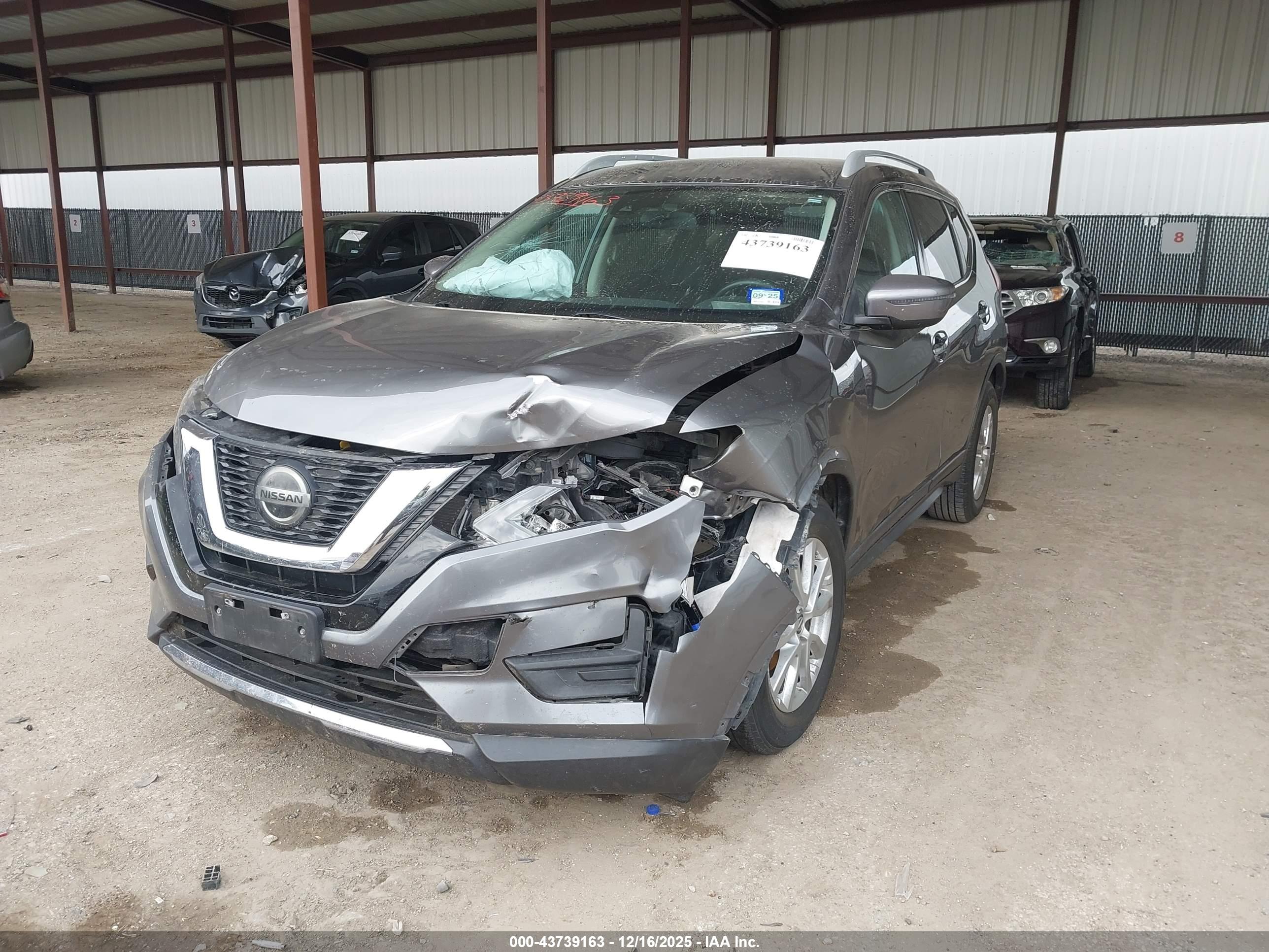 NISSAN ROGUE image 2
