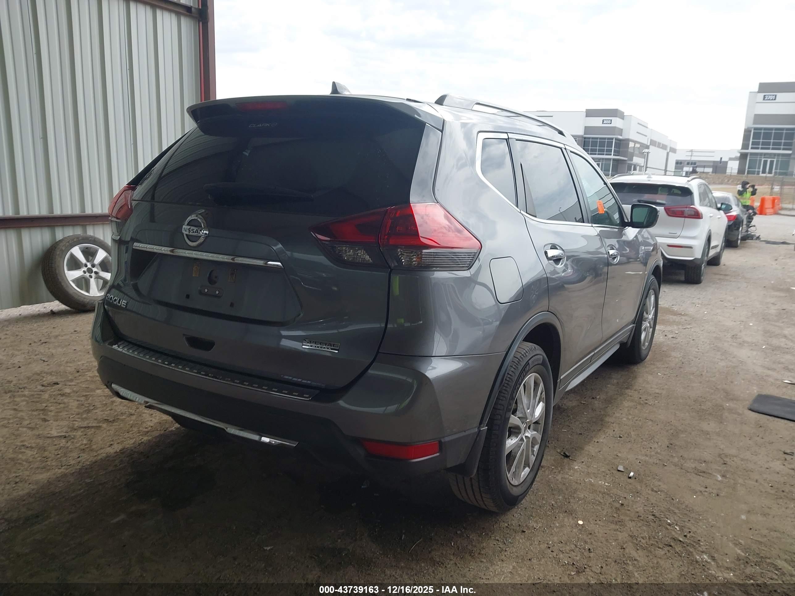 NISSAN ROGUE image 4