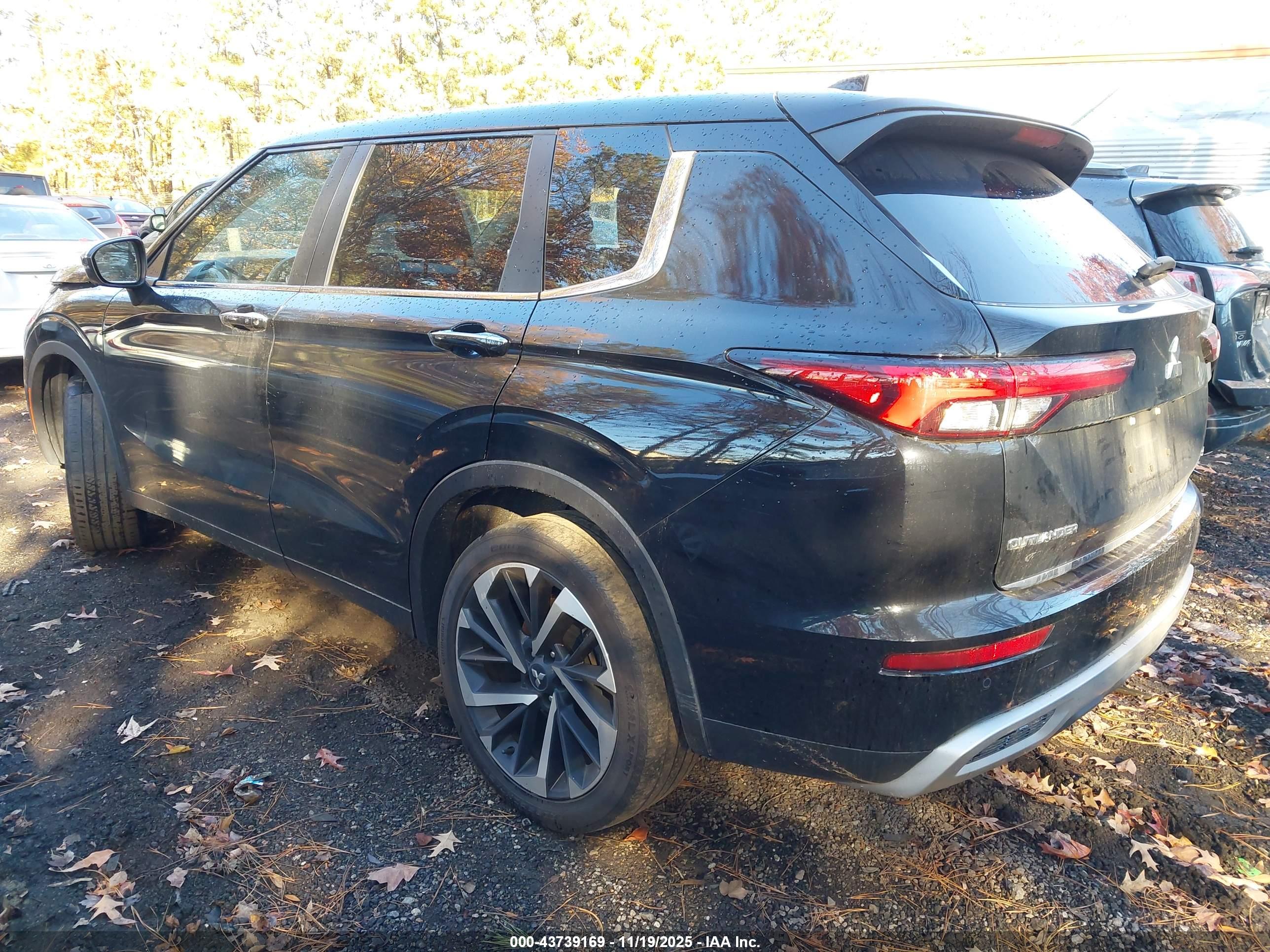 MITSUBISHI OUTLANDER image 3