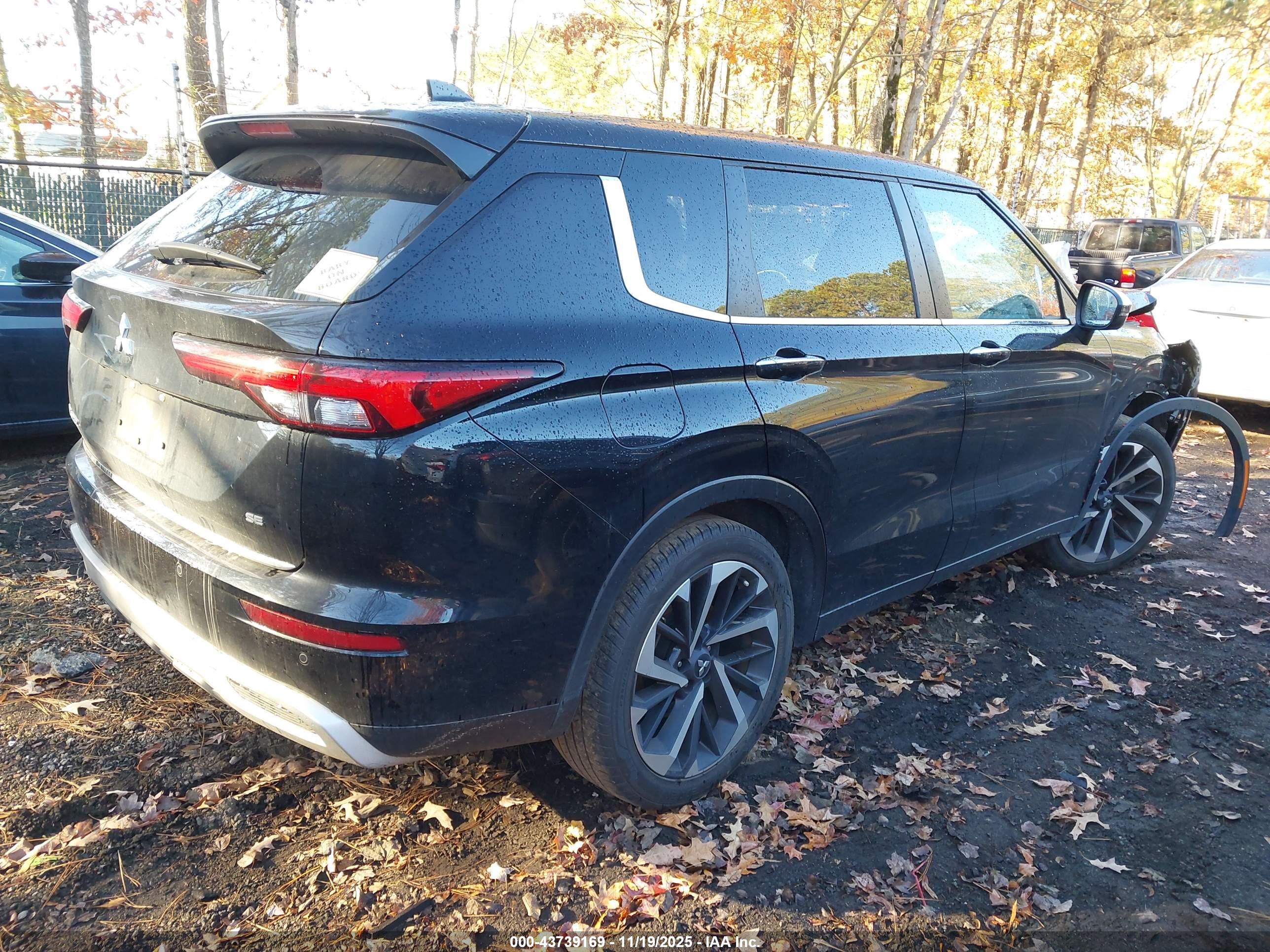 MITSUBISHI OUTLANDER image 4
