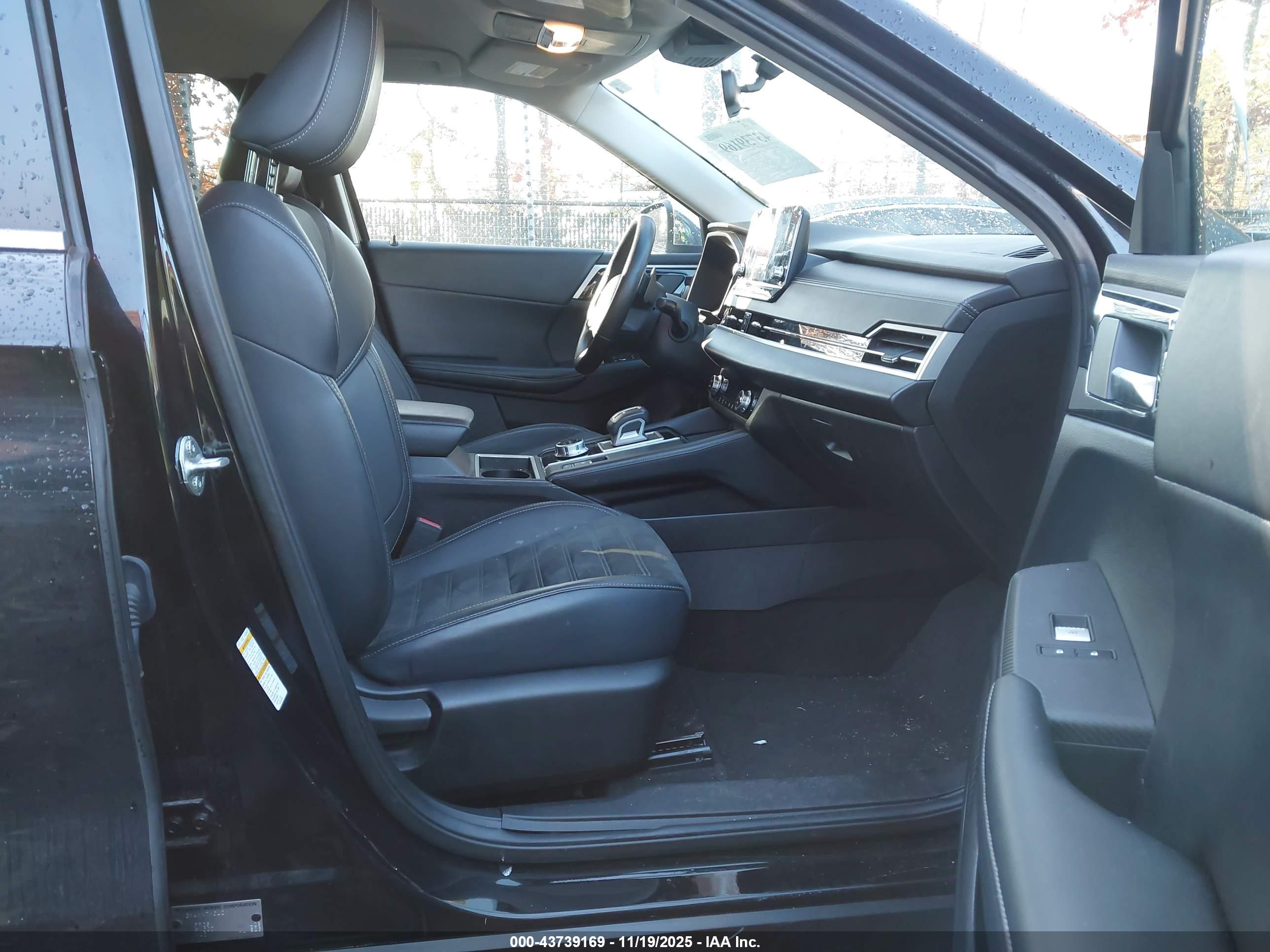 MITSUBISHI OUTLANDER image 5