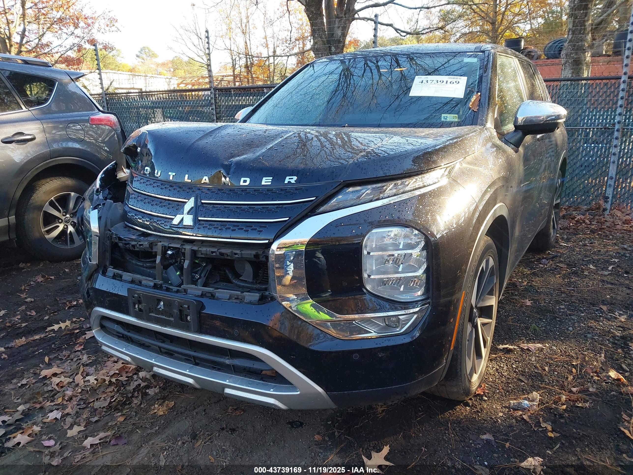 MITSUBISHI OUTLANDER image 6