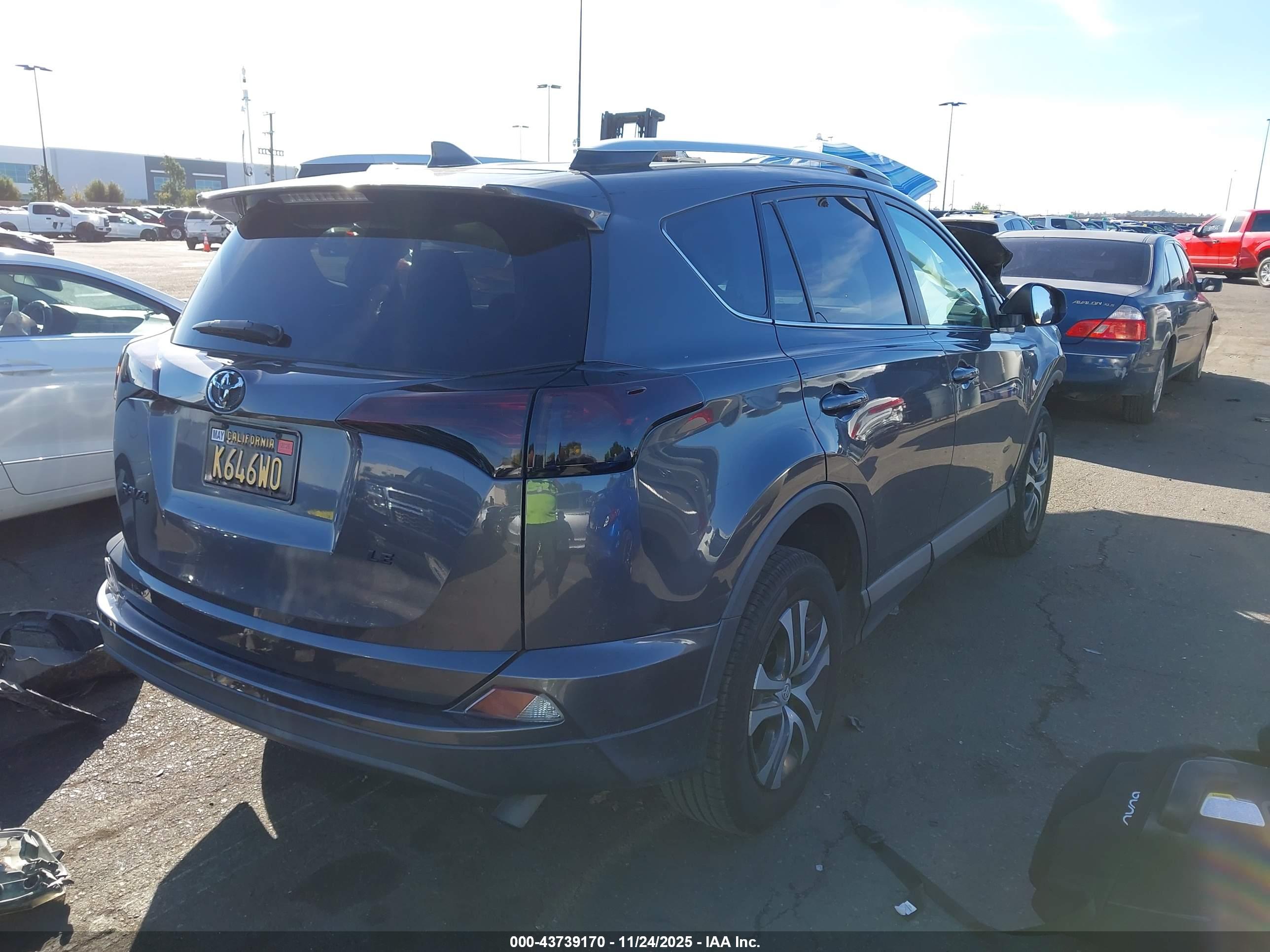 TOYOTA RAV4 image 4