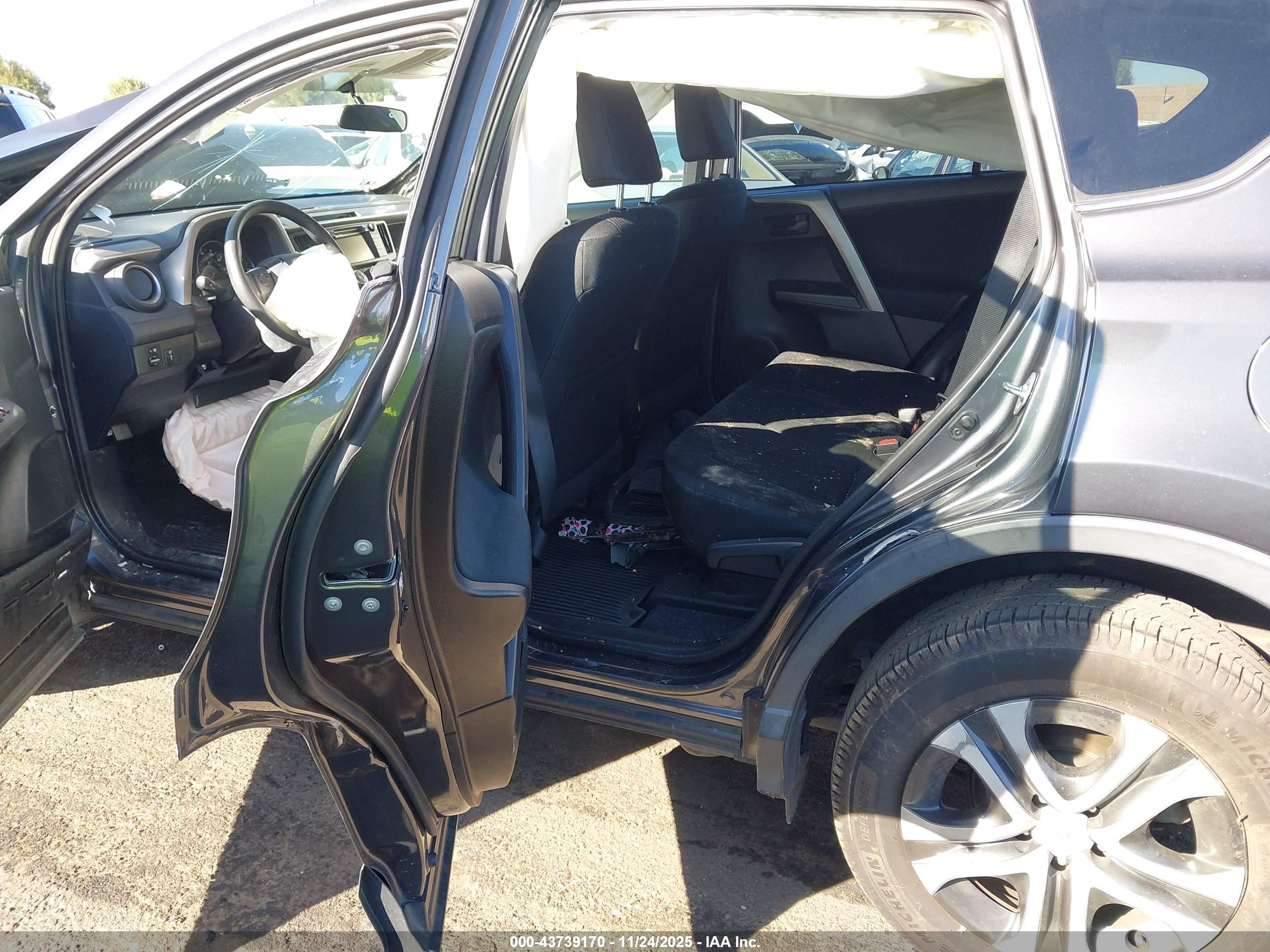 TOYOTA RAV4 image 8