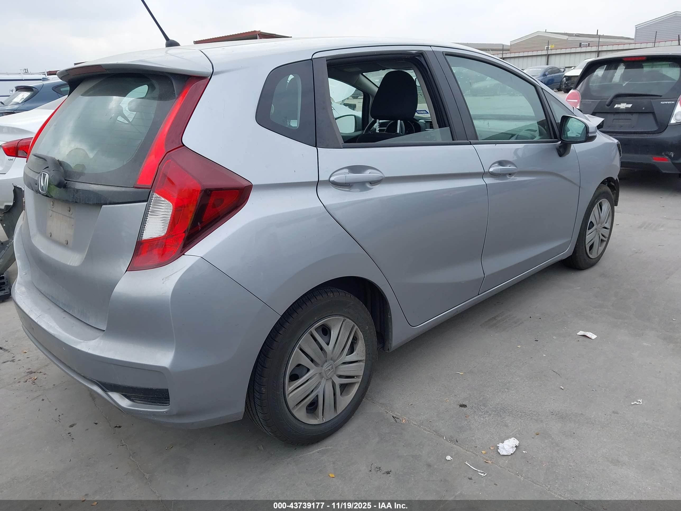 HONDA FIT image 4