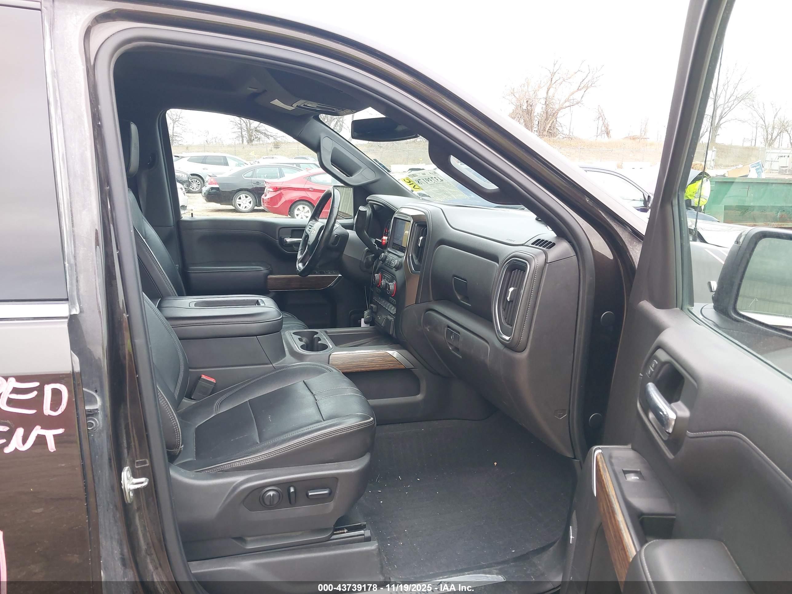 CHEVROLET SILVERADO image 5