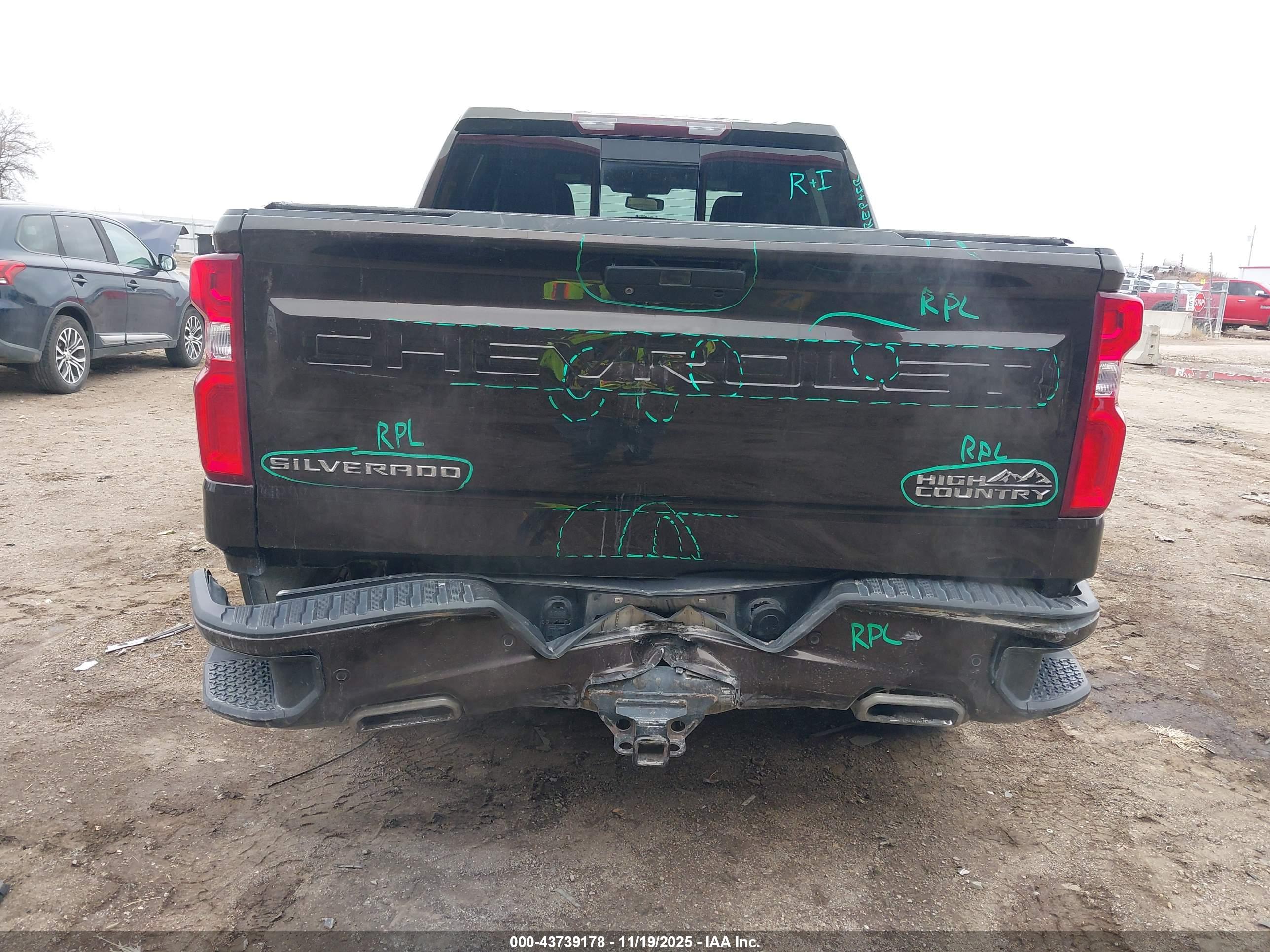 CHEVROLET SILVERADO image 6