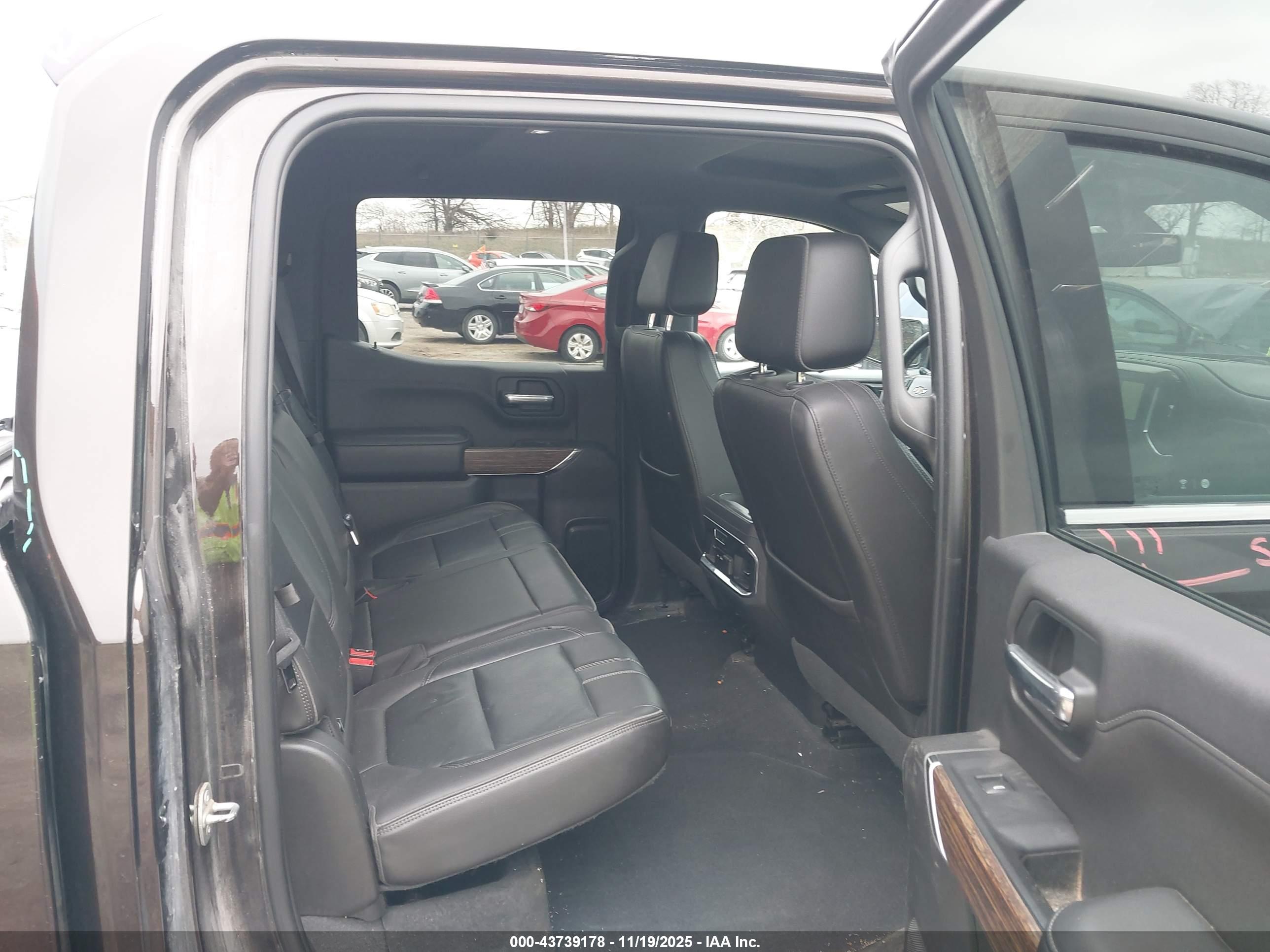 CHEVROLET SILVERADO image 8