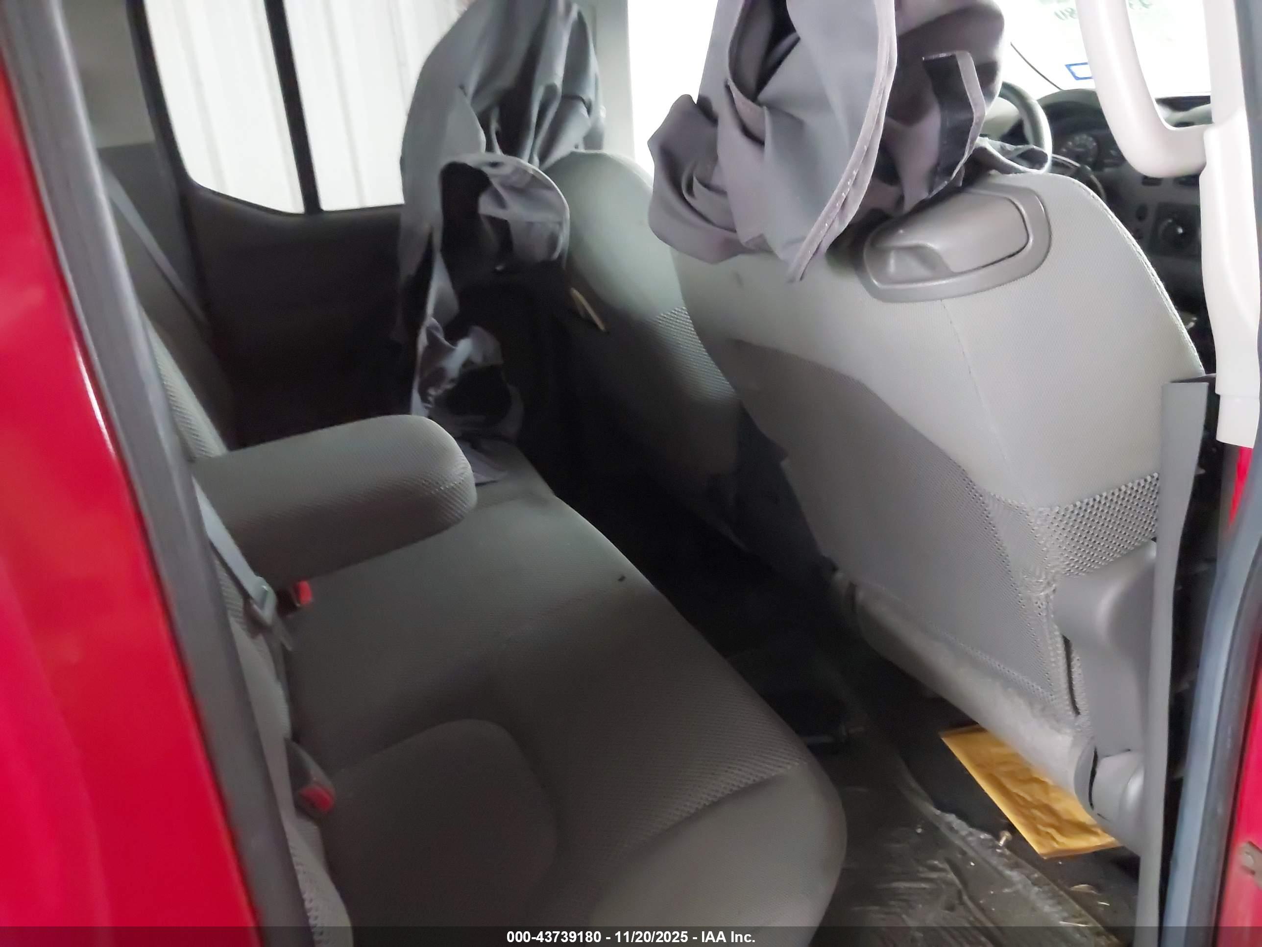 NISSAN FRONTIER image 8