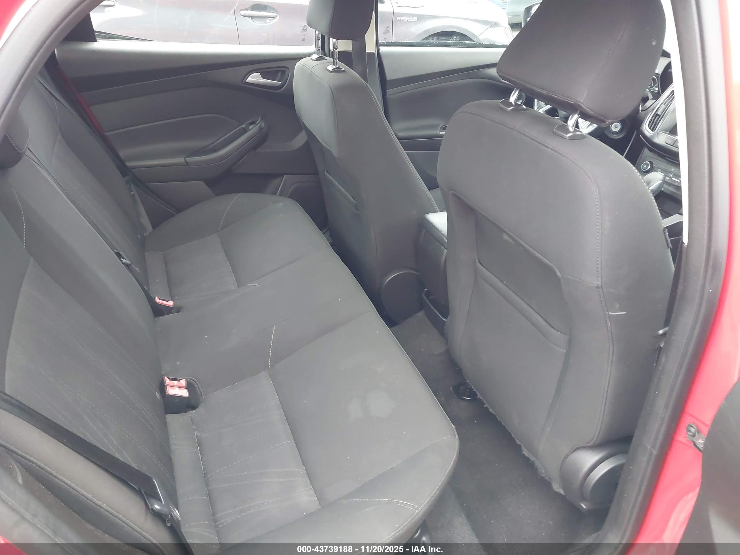 FORD FOCUS image 8
