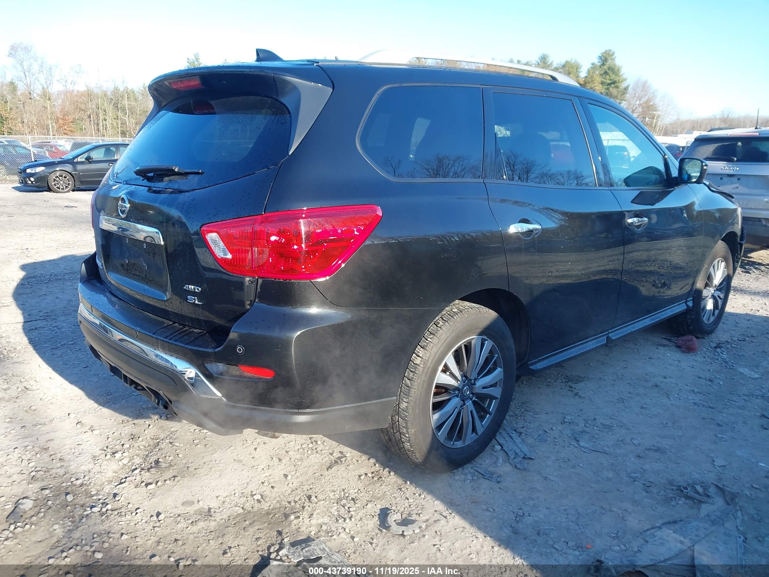 NISSAN PATHFINDER image 4