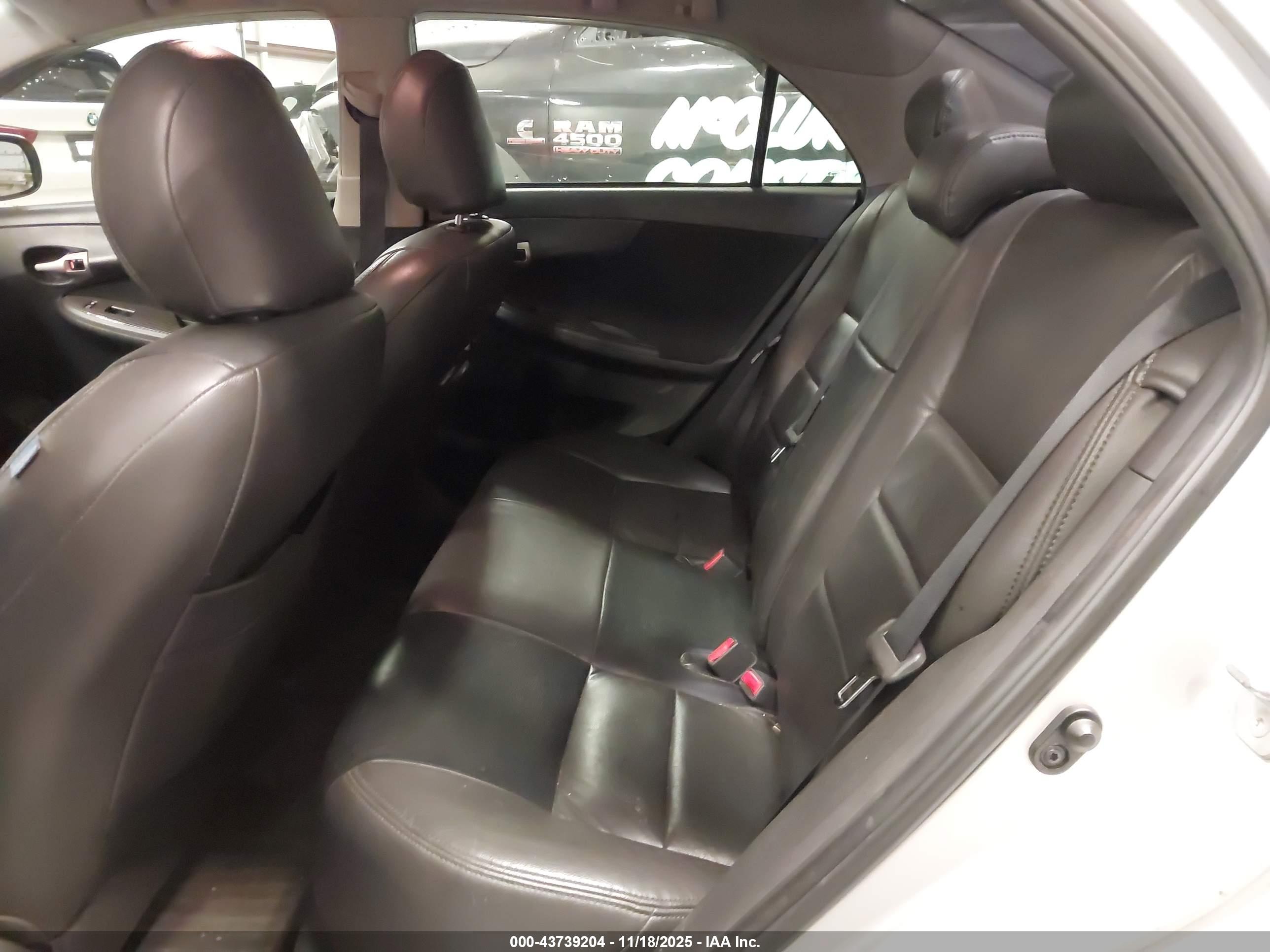 TOYOTA COROLLA image 8