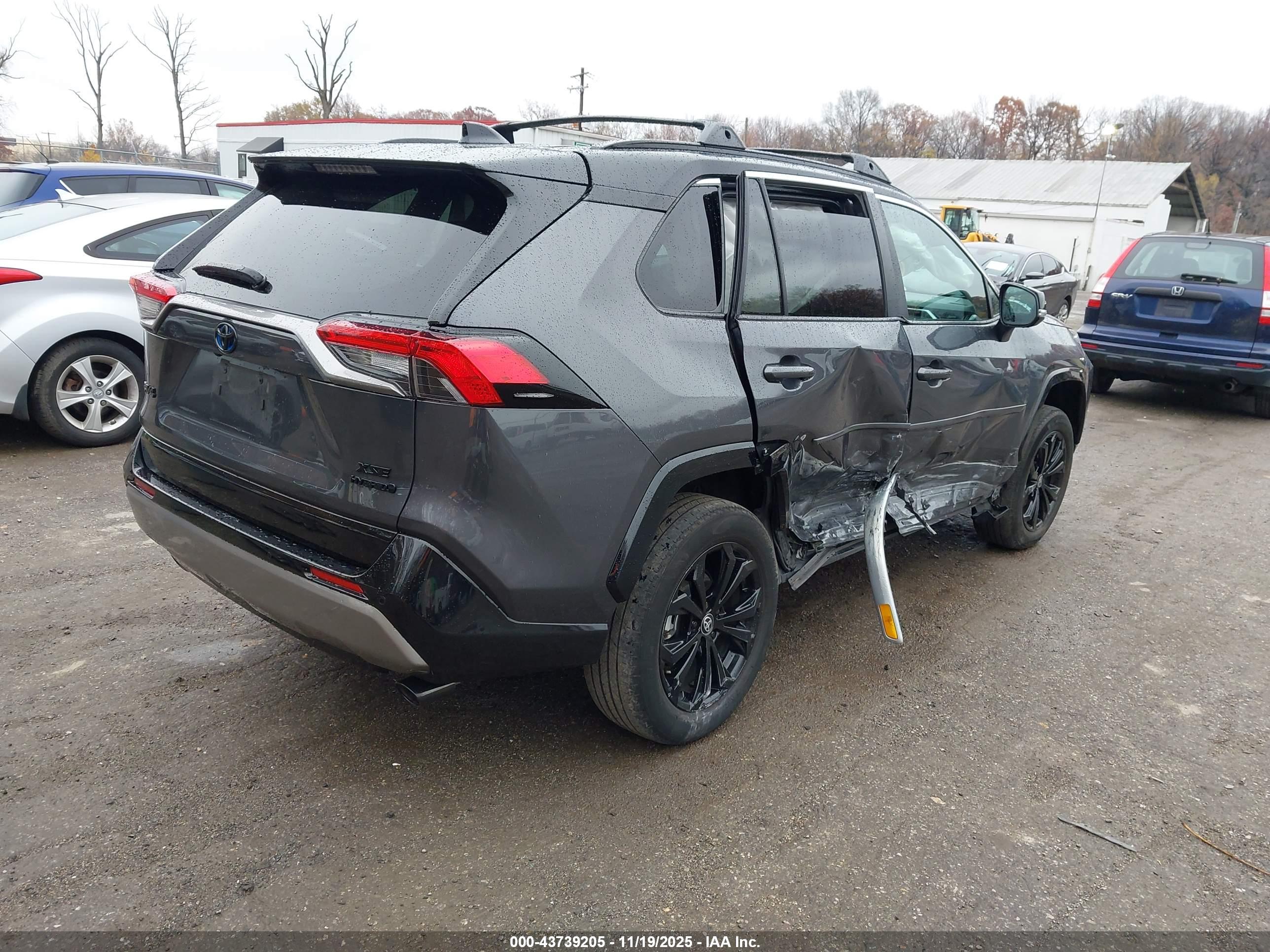 TOYOTA RAV4 image 4