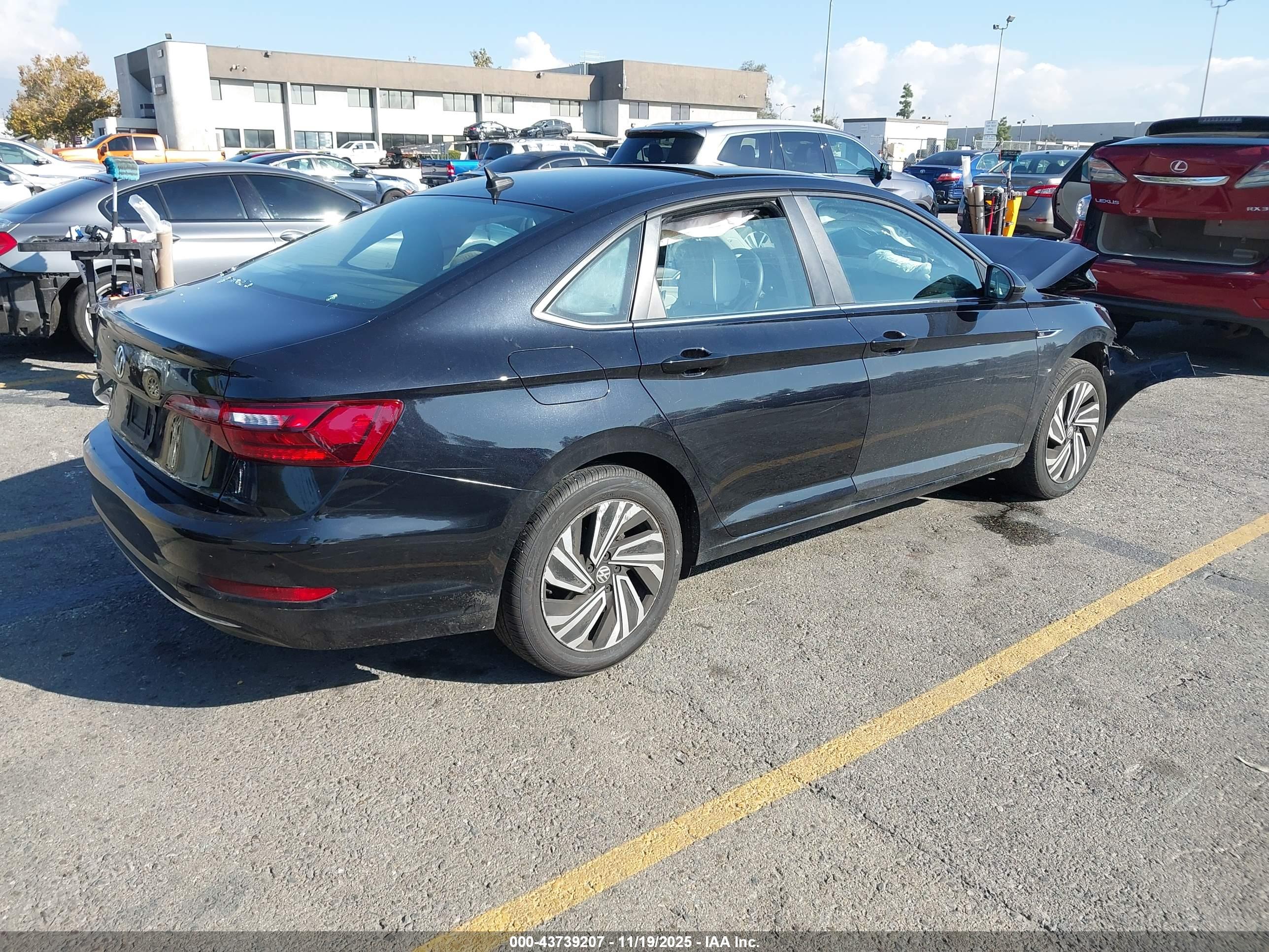 VOLKSWAGEN JETTA image 4