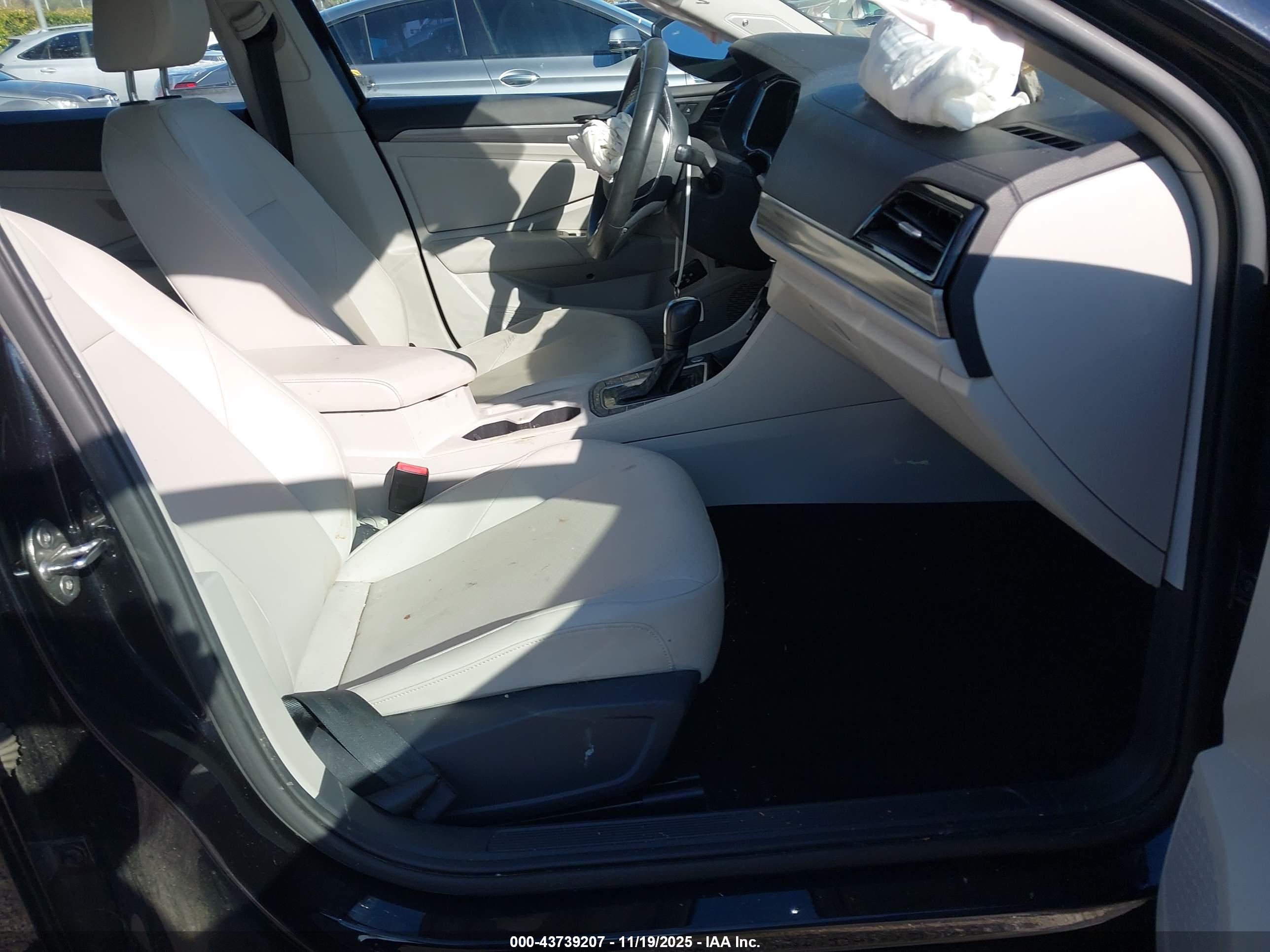 VOLKSWAGEN JETTA image 5