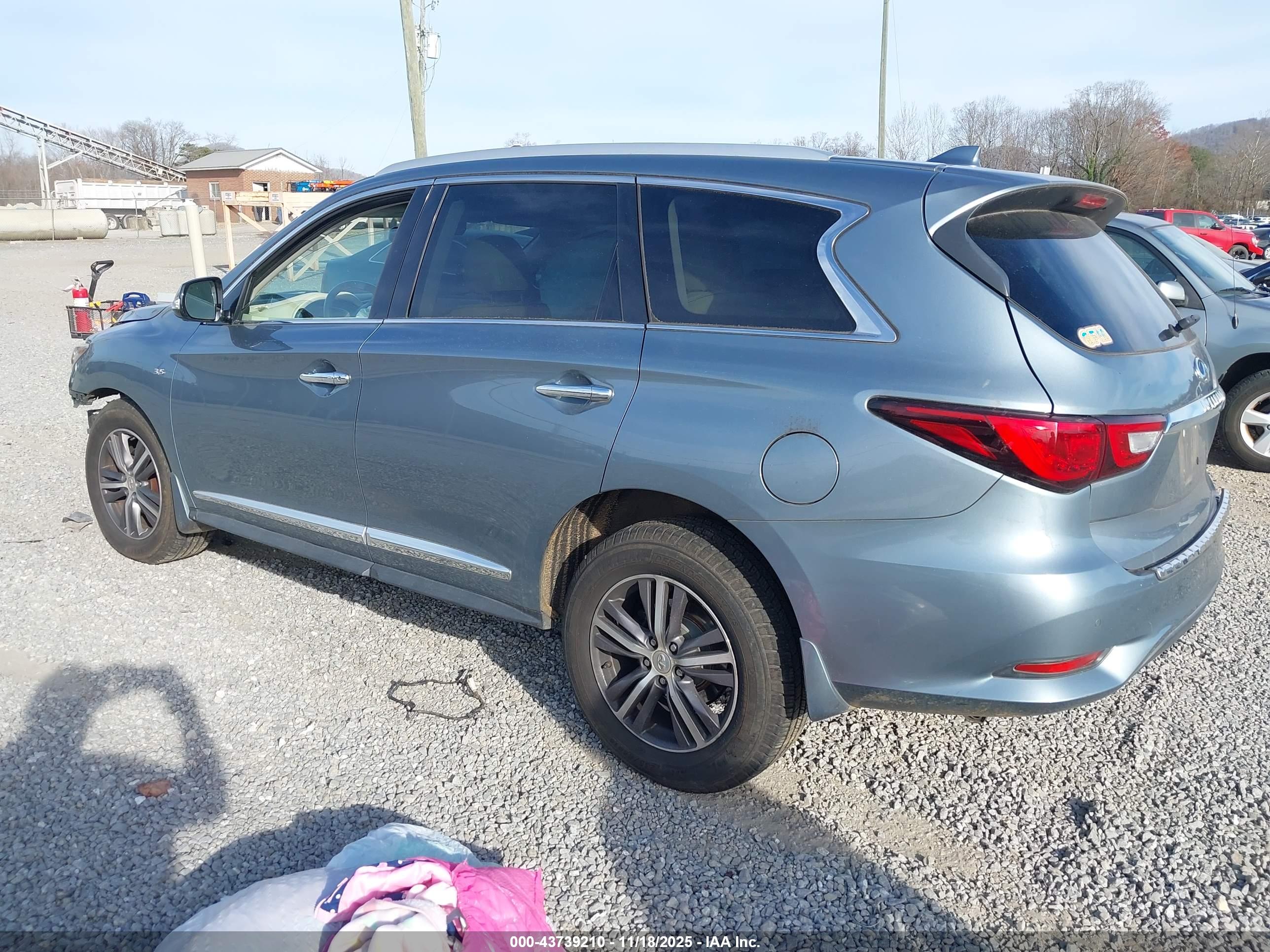 INFINITI QX60 image 3
