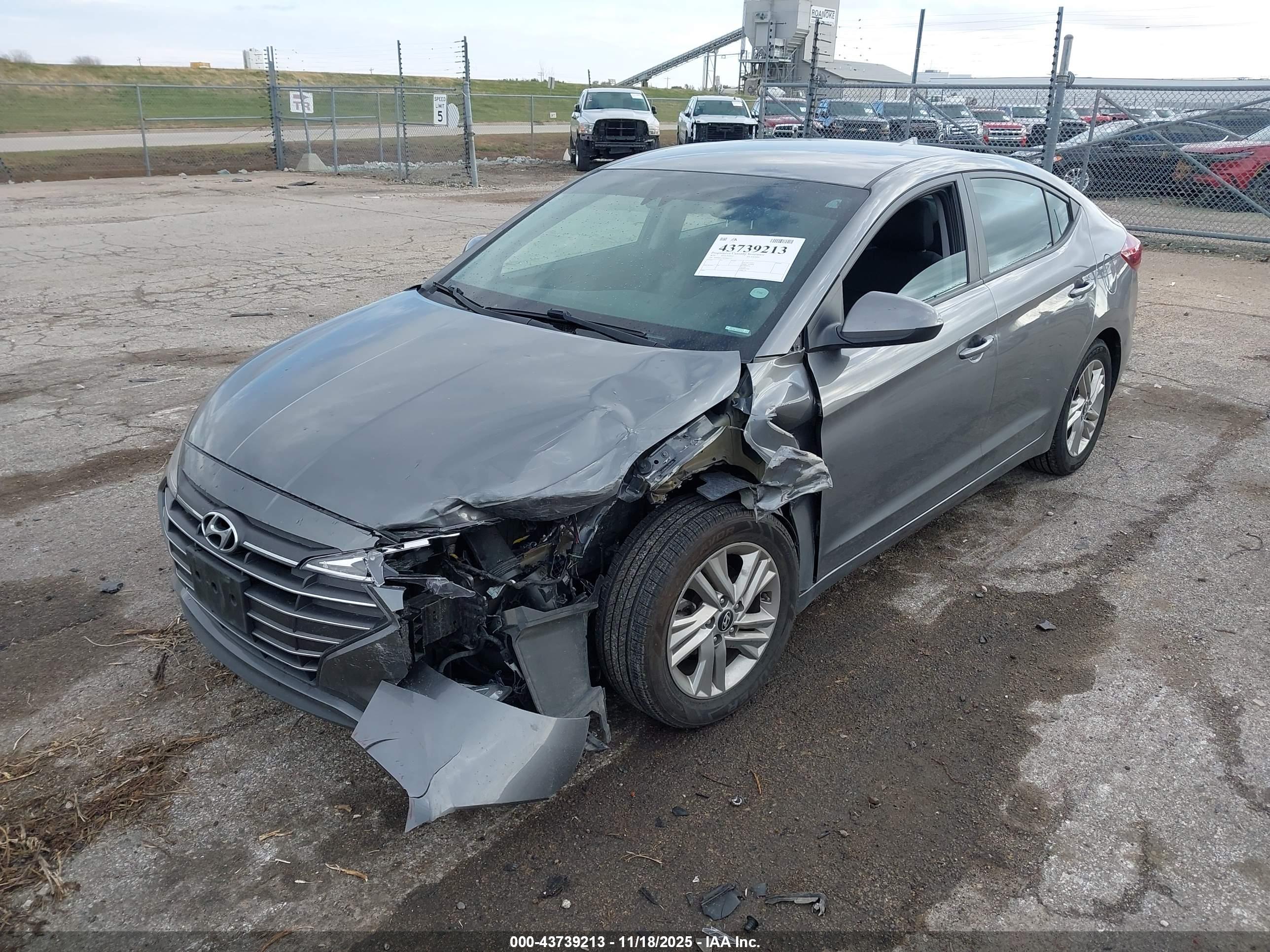HYUNDAI ELANTRA image 2