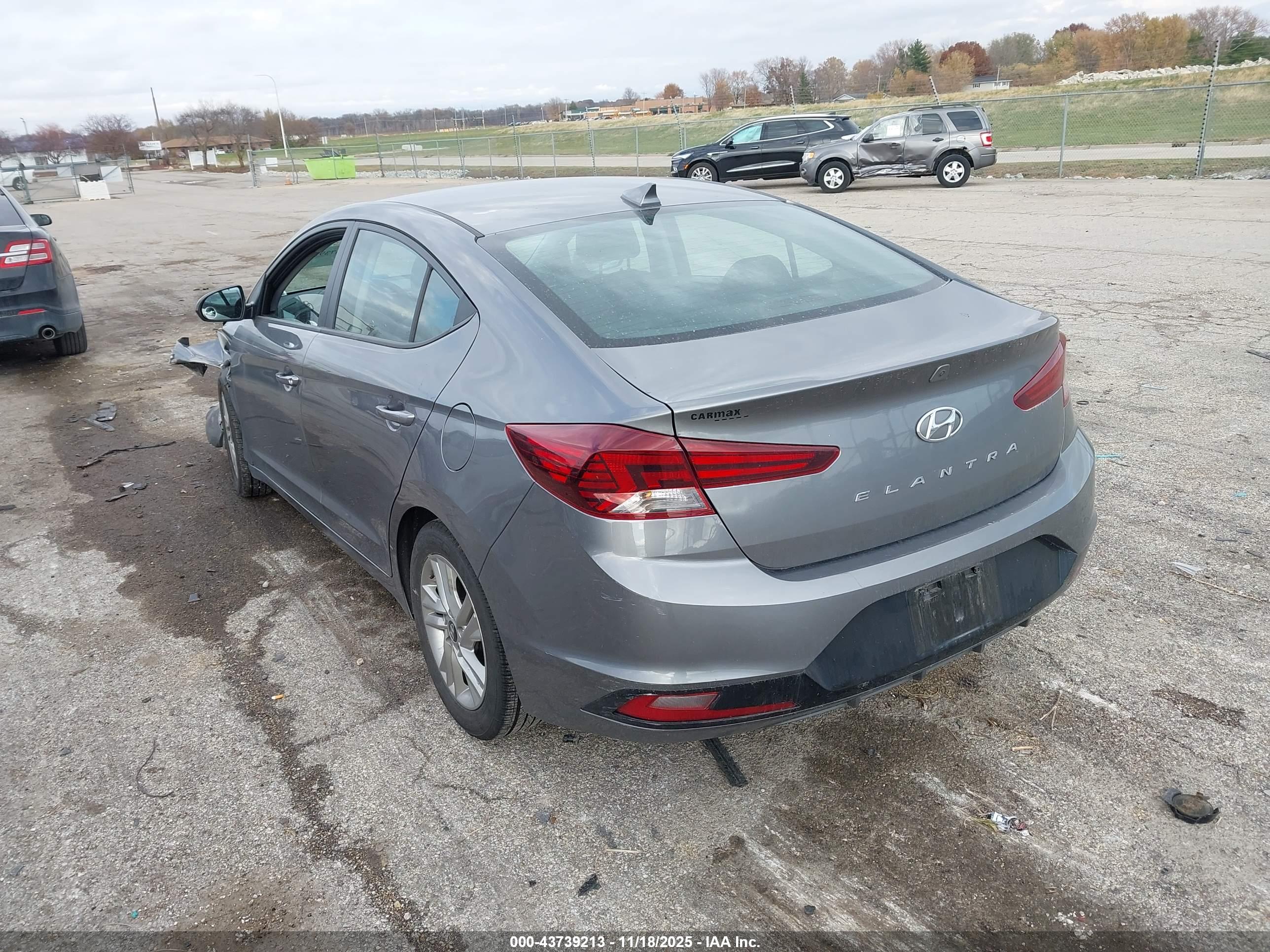 HYUNDAI ELANTRA image 3