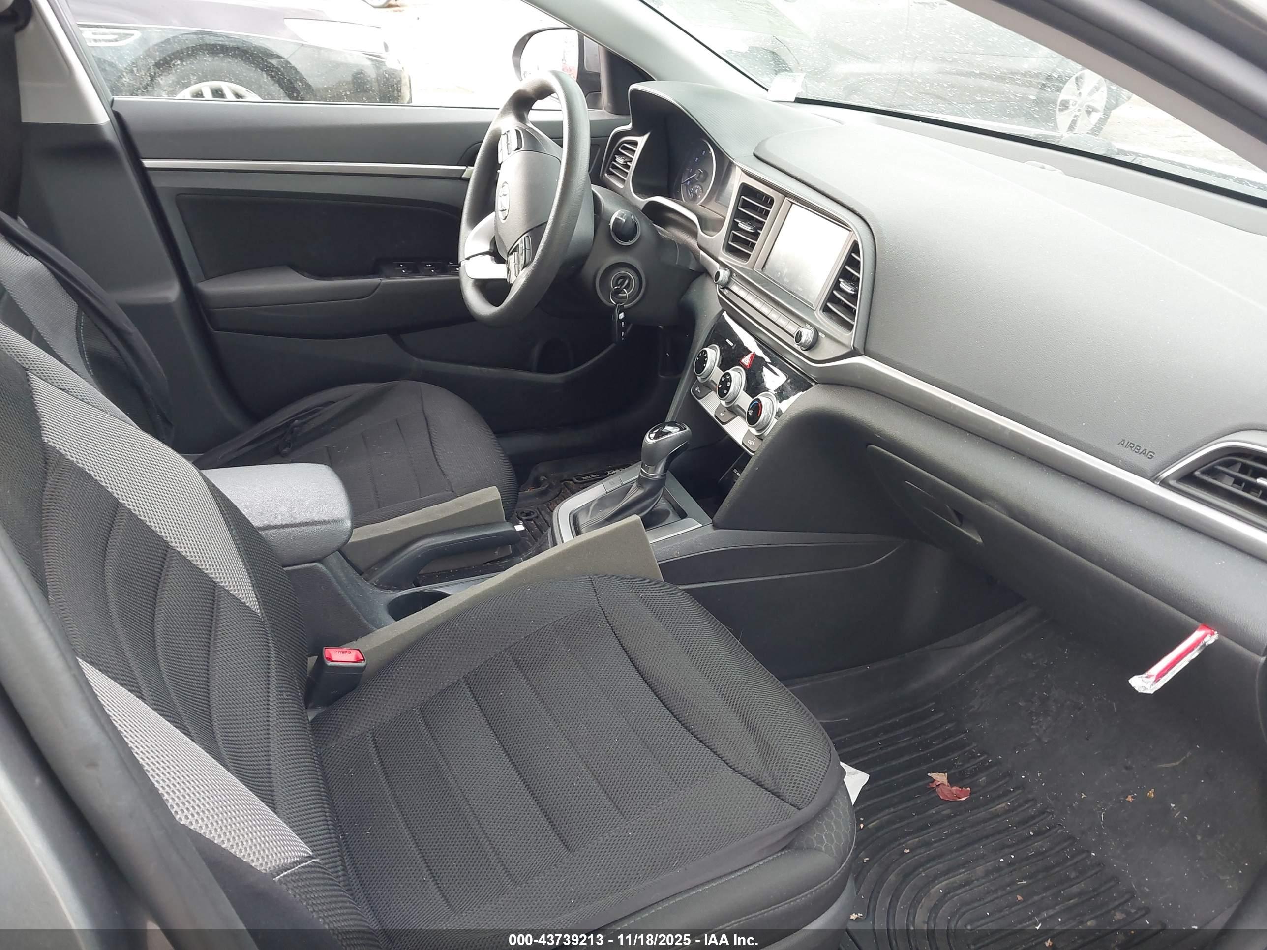 HYUNDAI ELANTRA image 5