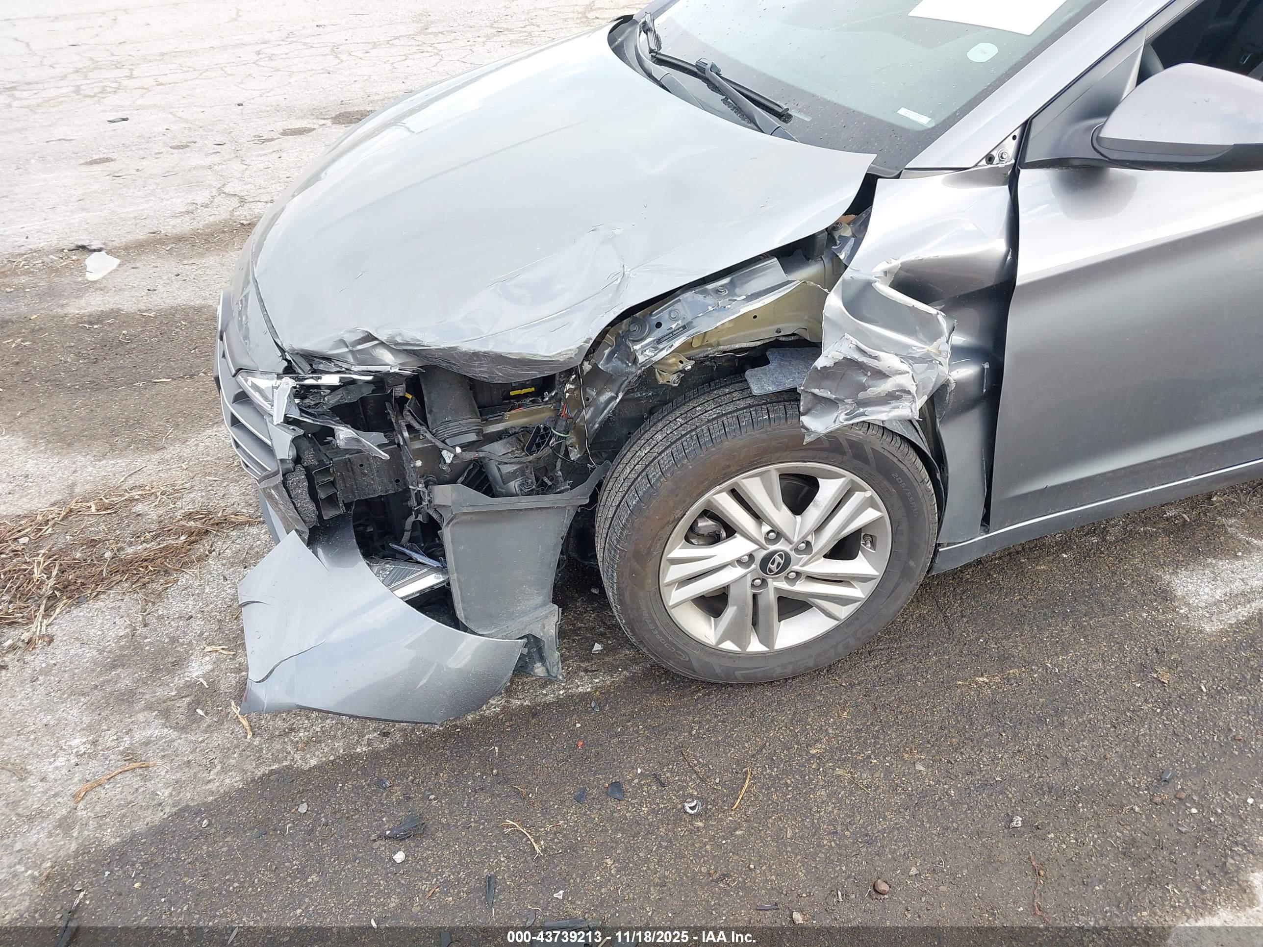 HYUNDAI ELANTRA image 6