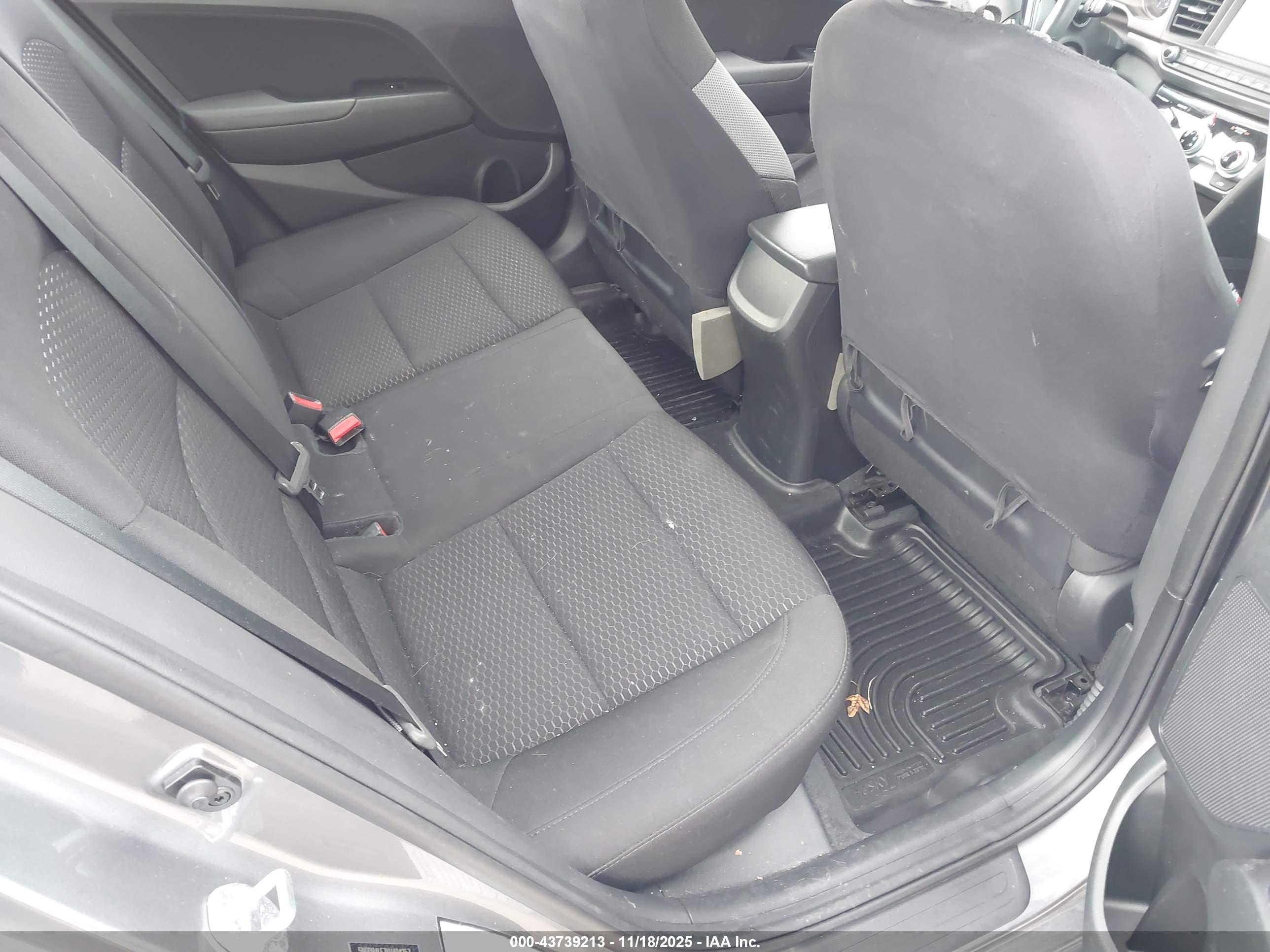 HYUNDAI ELANTRA image 8