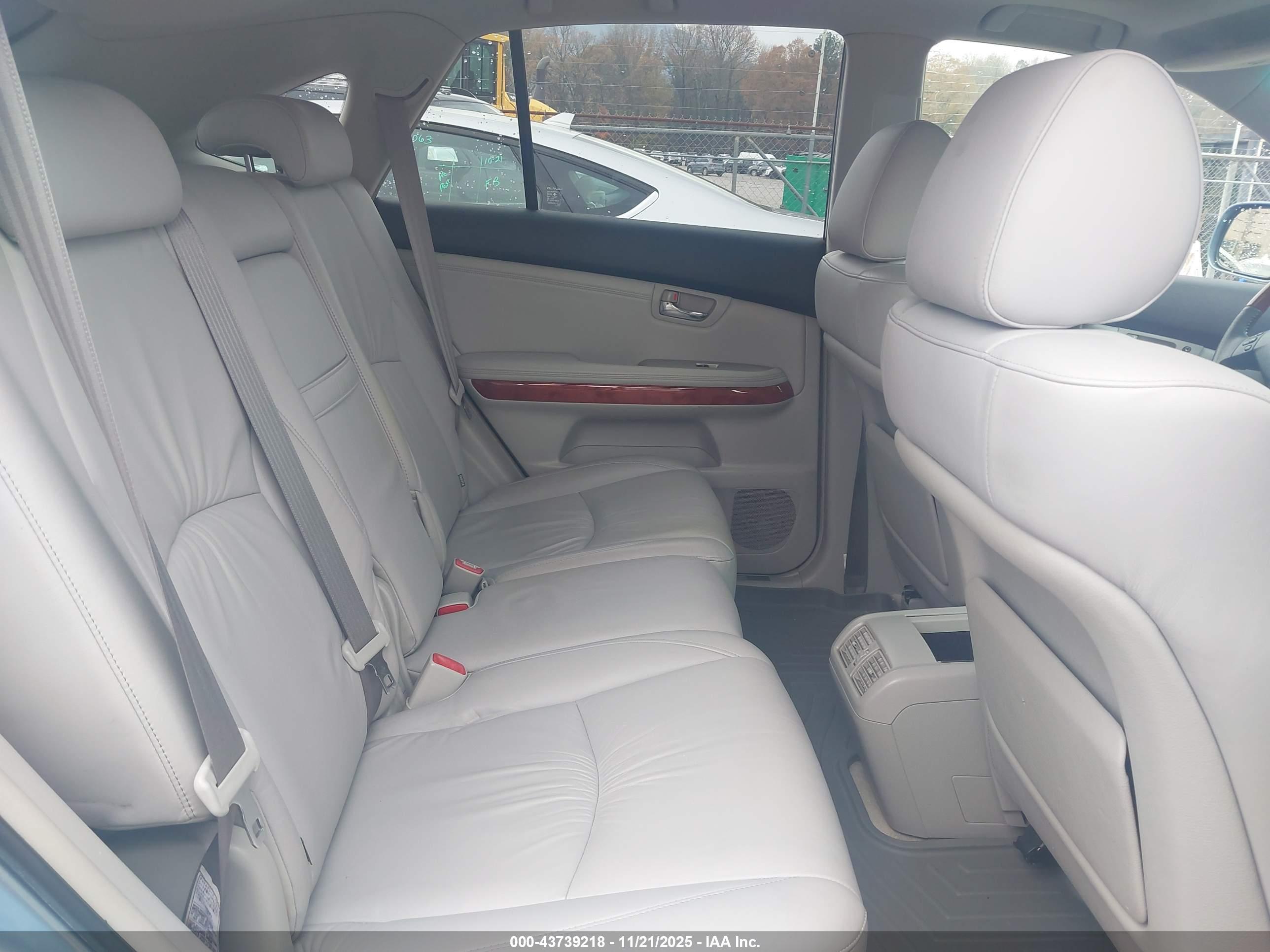 LEXUS RX image 8