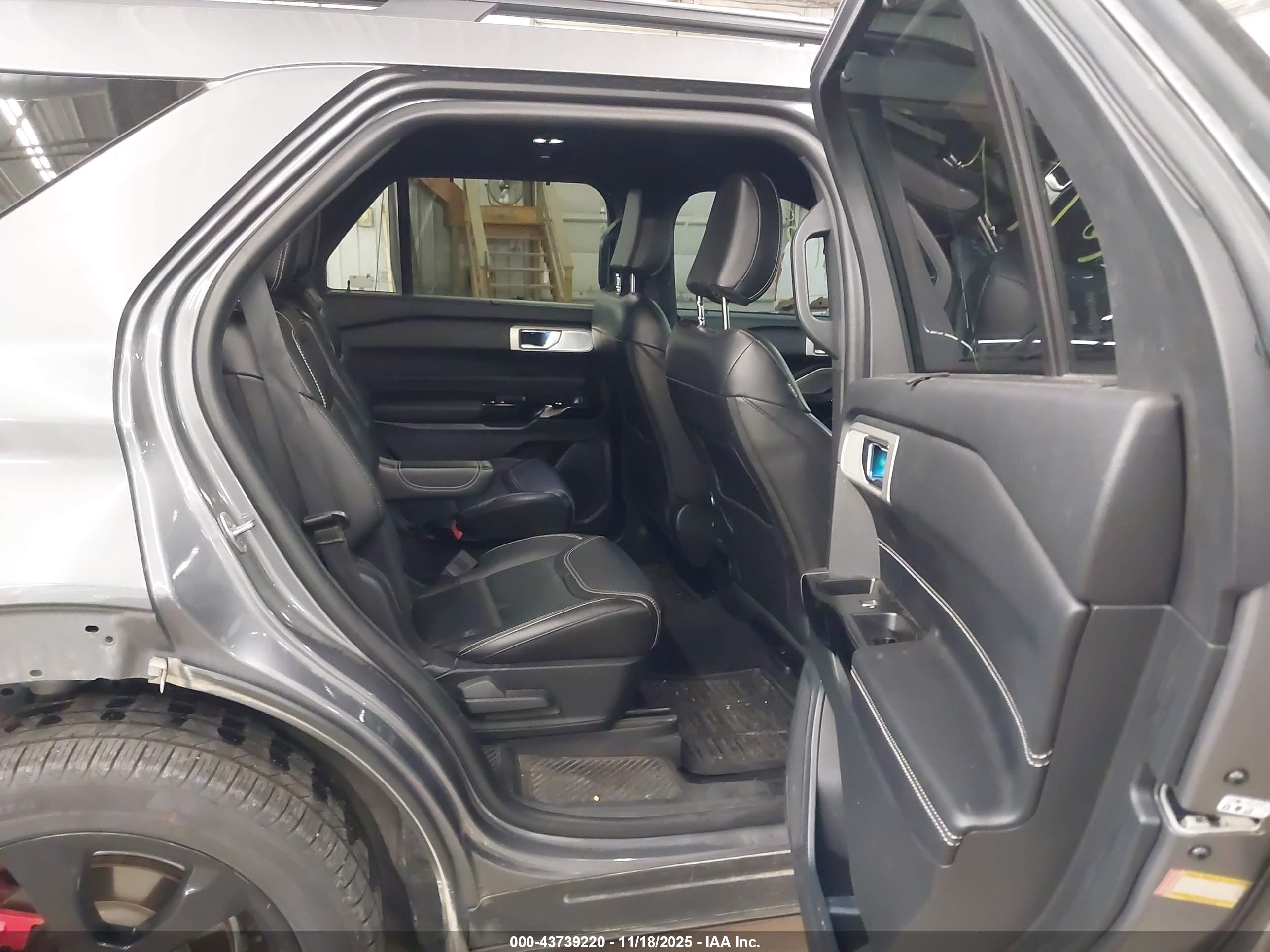FORD EXPLORER image 8