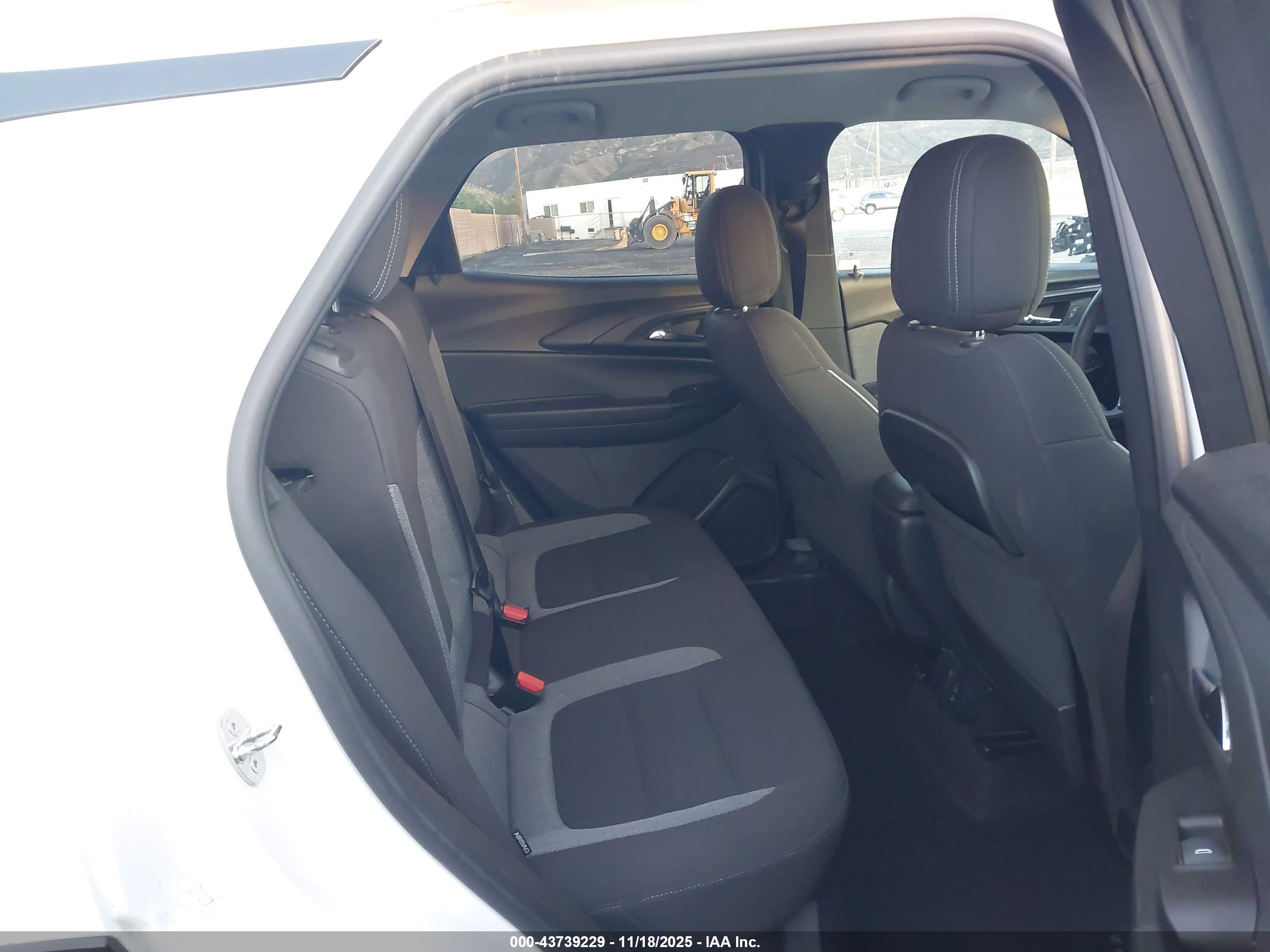 CHEVROLET TRAILBLAZER image 8