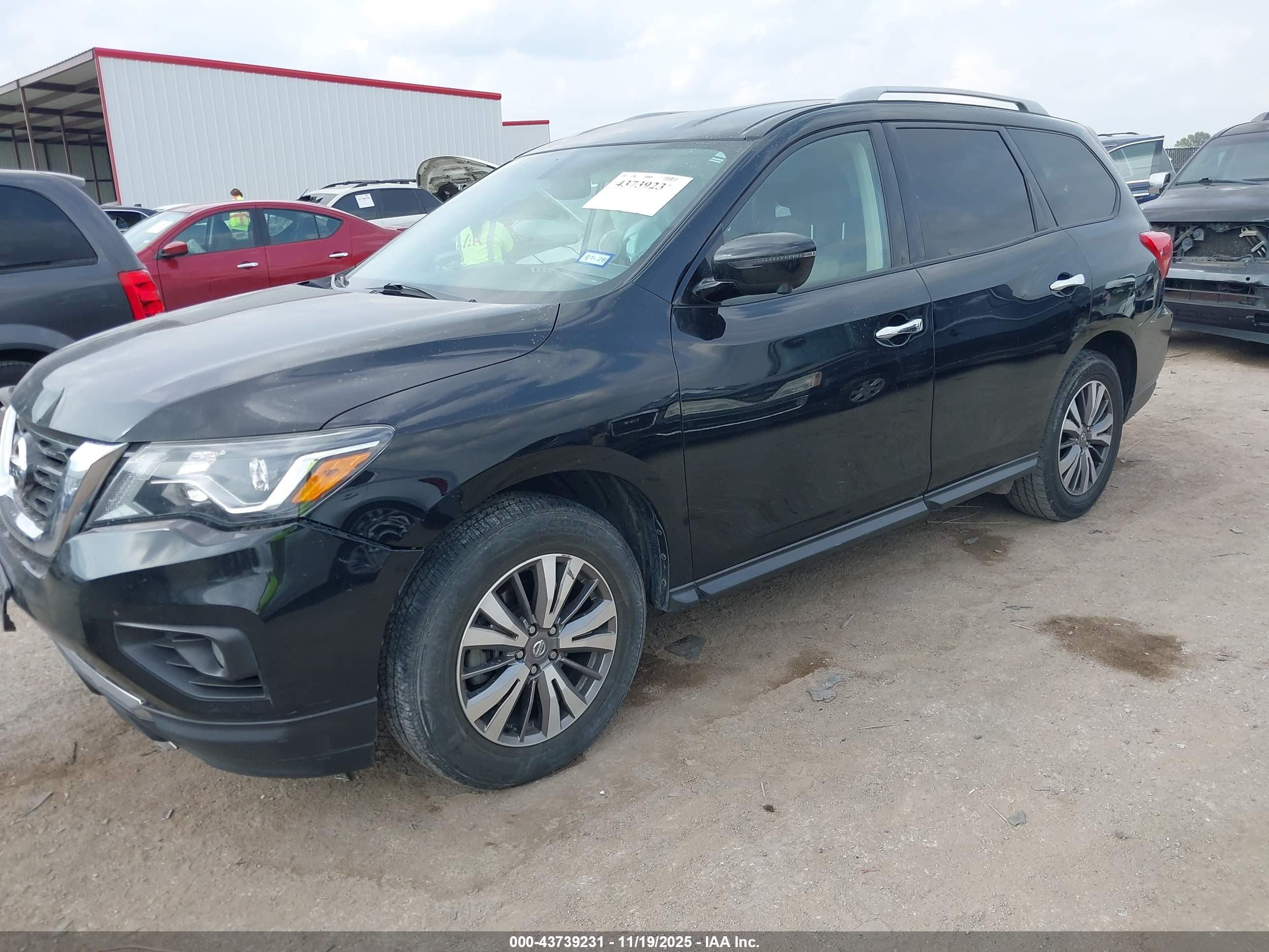 NISSAN PATHFINDER image 2