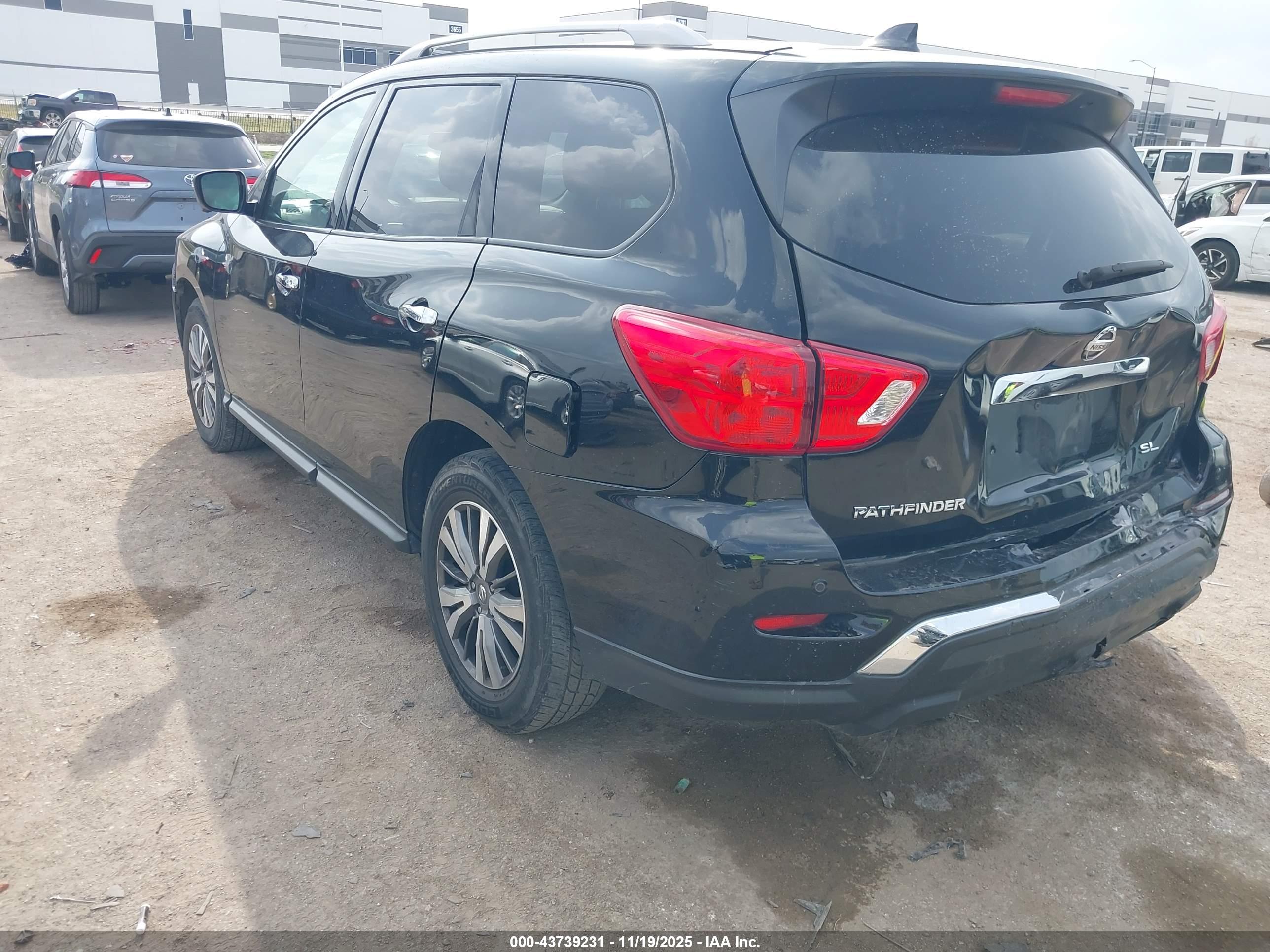 NISSAN PATHFINDER image 3