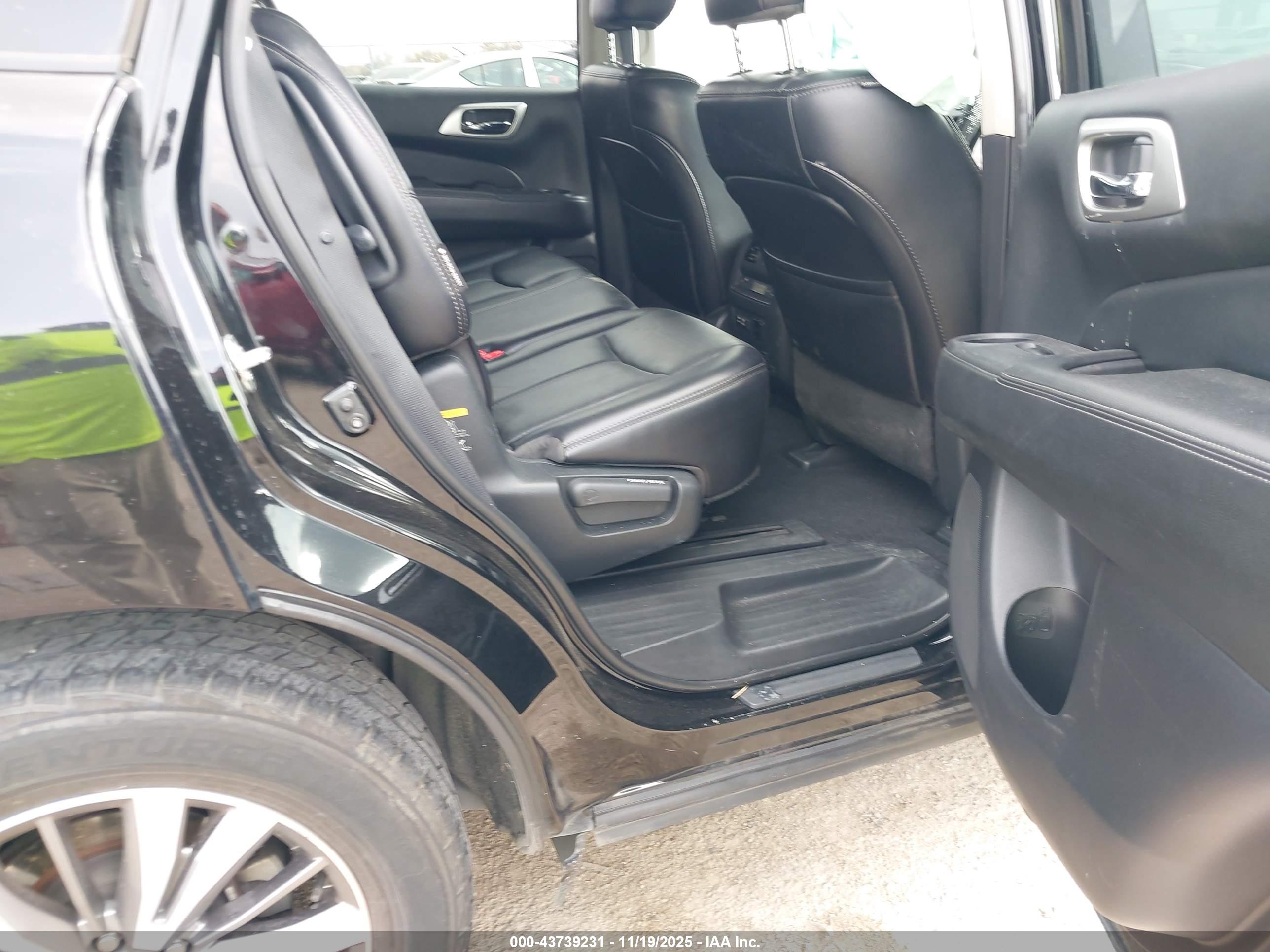 NISSAN PATHFINDER image 8