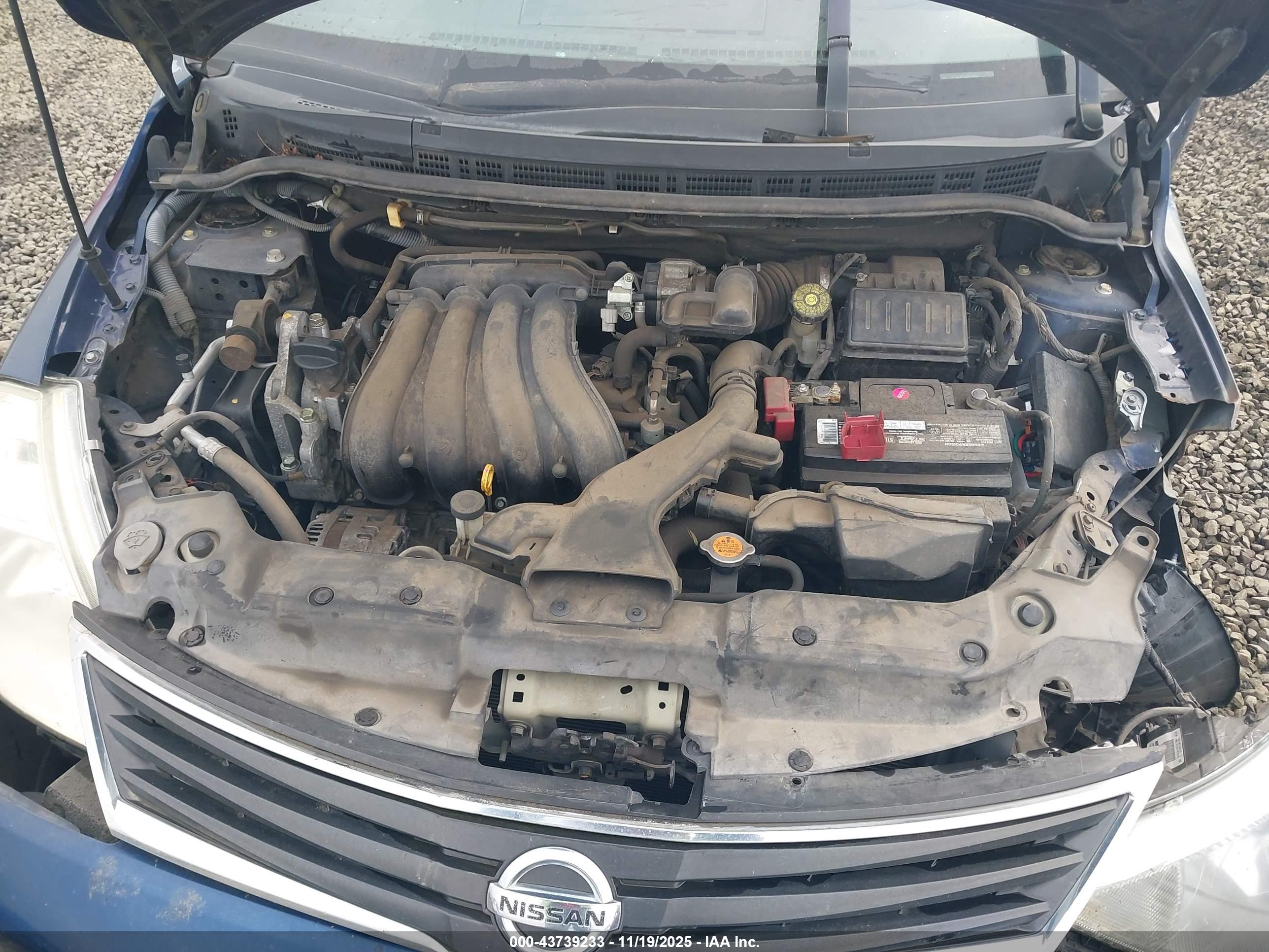 NISSAN VERSA image 10