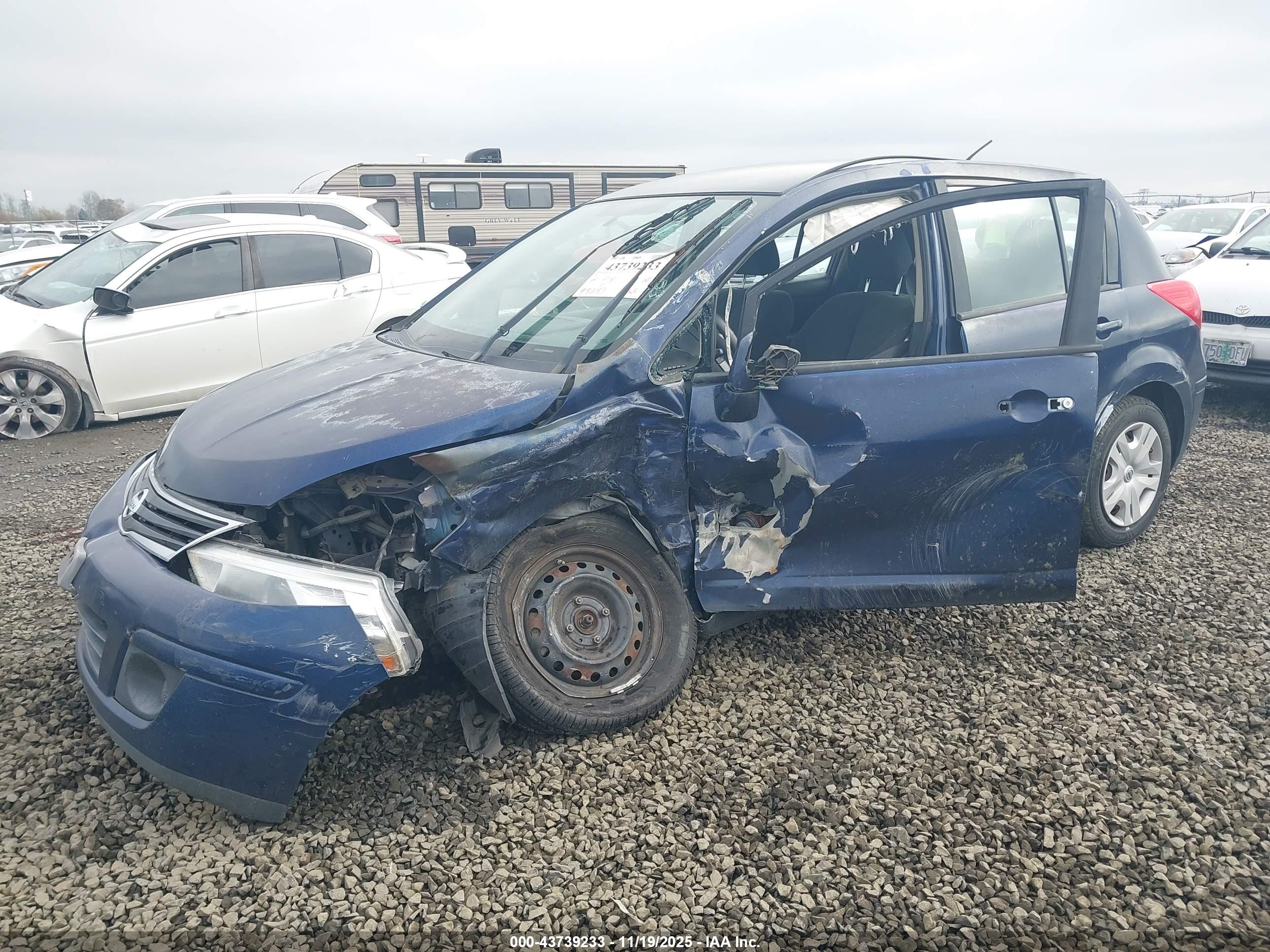 NISSAN VERSA image 2