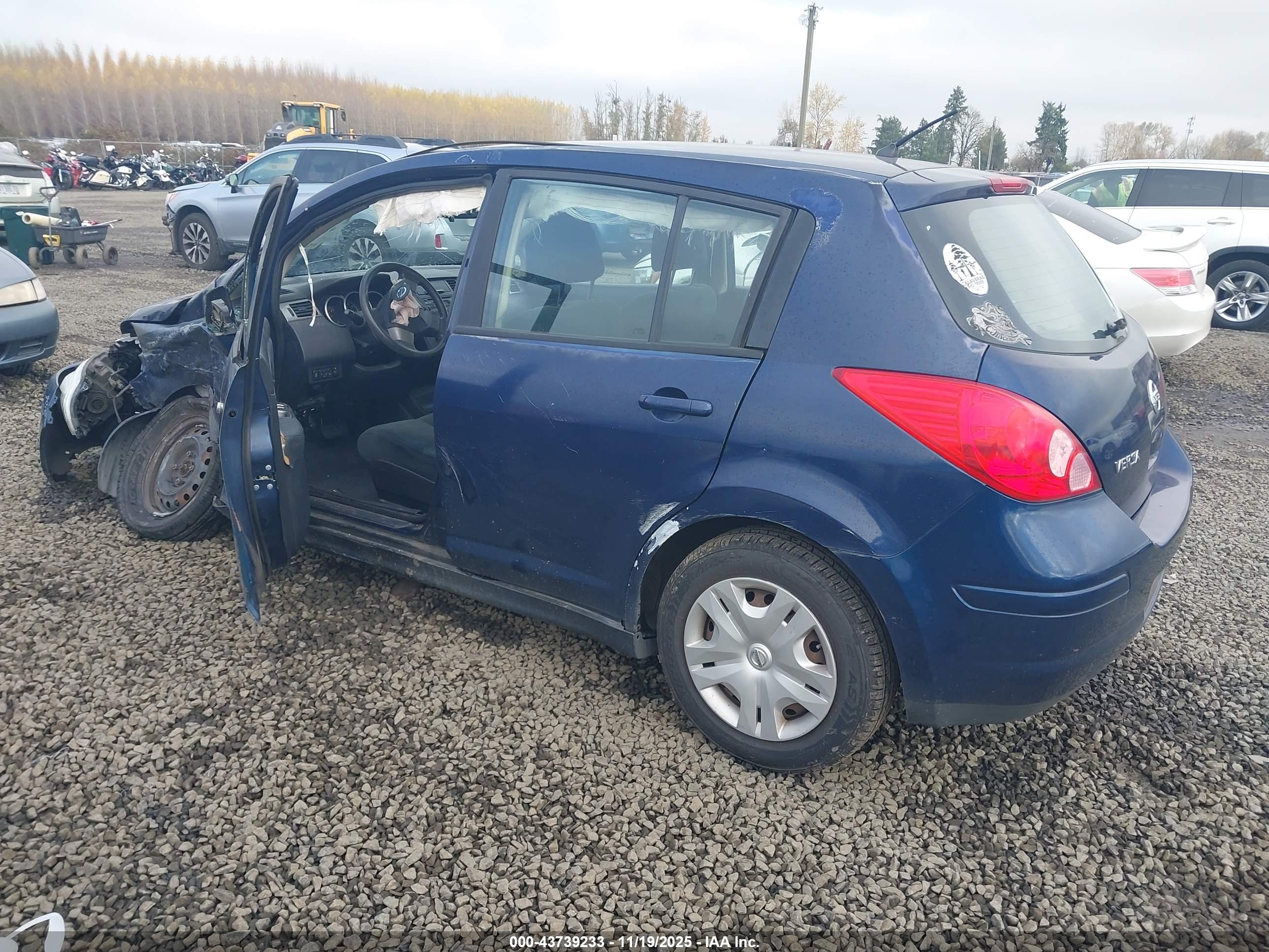 NISSAN VERSA image 3