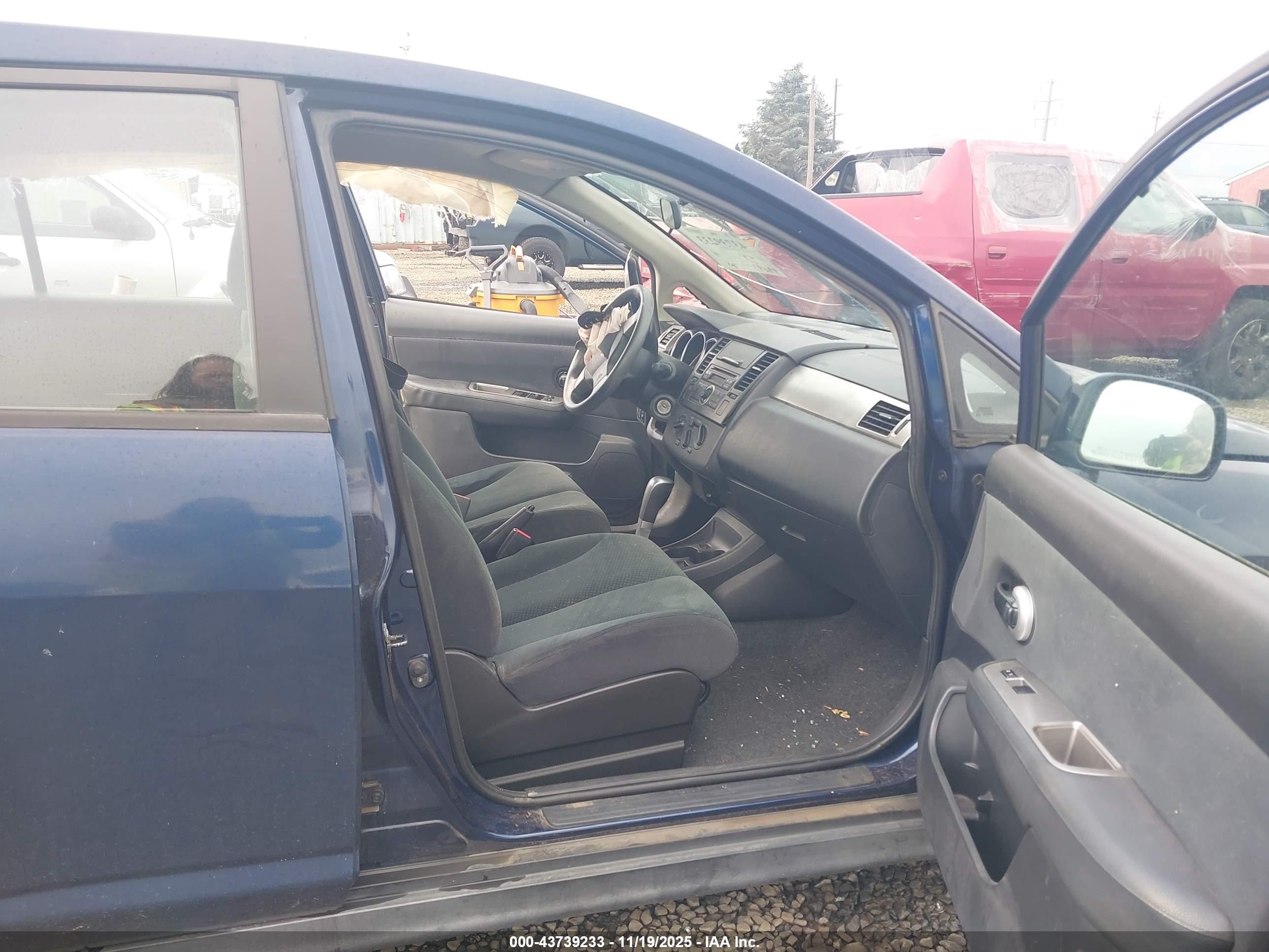 NISSAN VERSA image 5