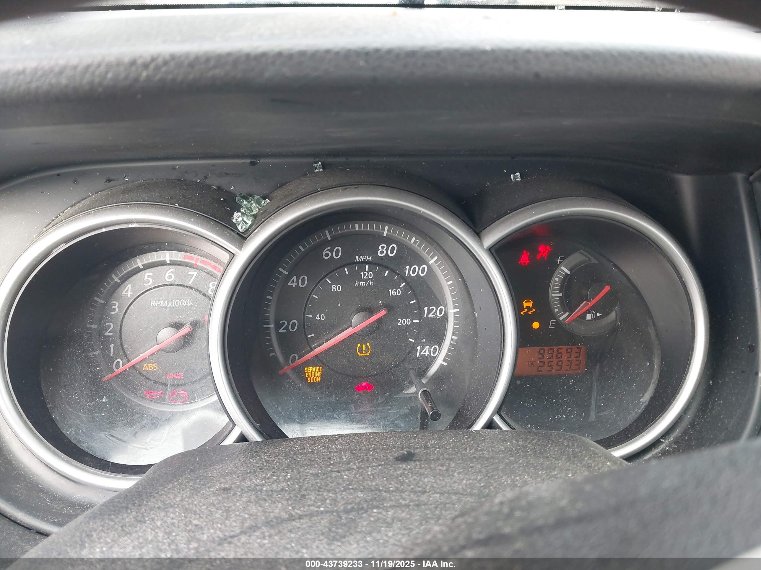 NISSAN VERSA image 7