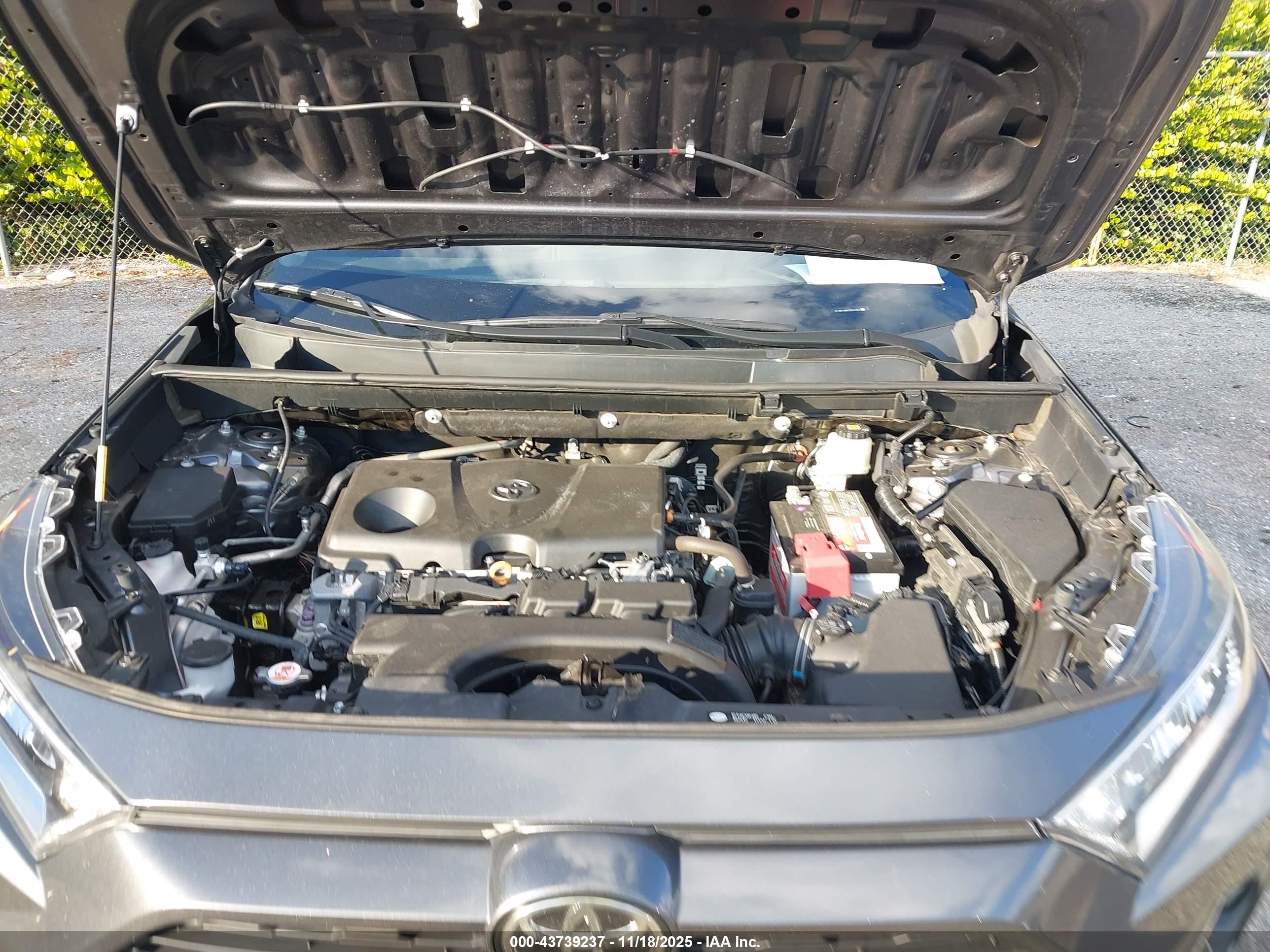 TOYOTA RAV4 image 10
