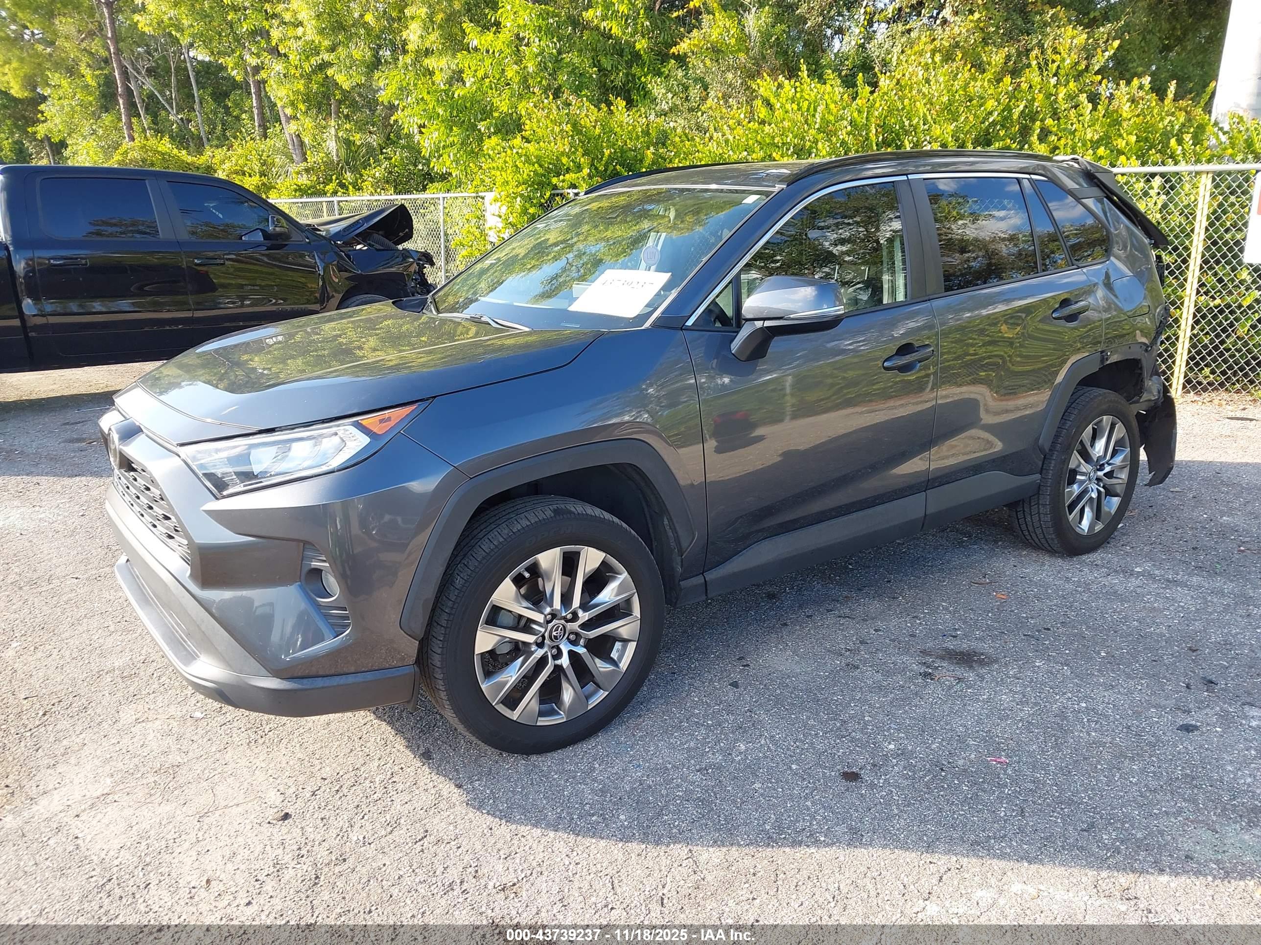 TOYOTA RAV4 image 2